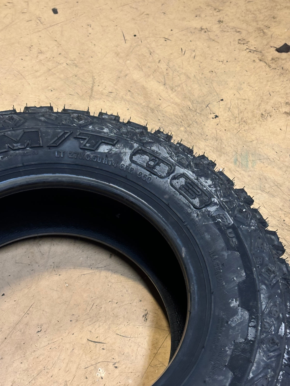 FORCEUM MT-08+ BSW LT 27 8.5 14 95Q LRC 6PLY MUD TERRAIN TIRE 1200034069