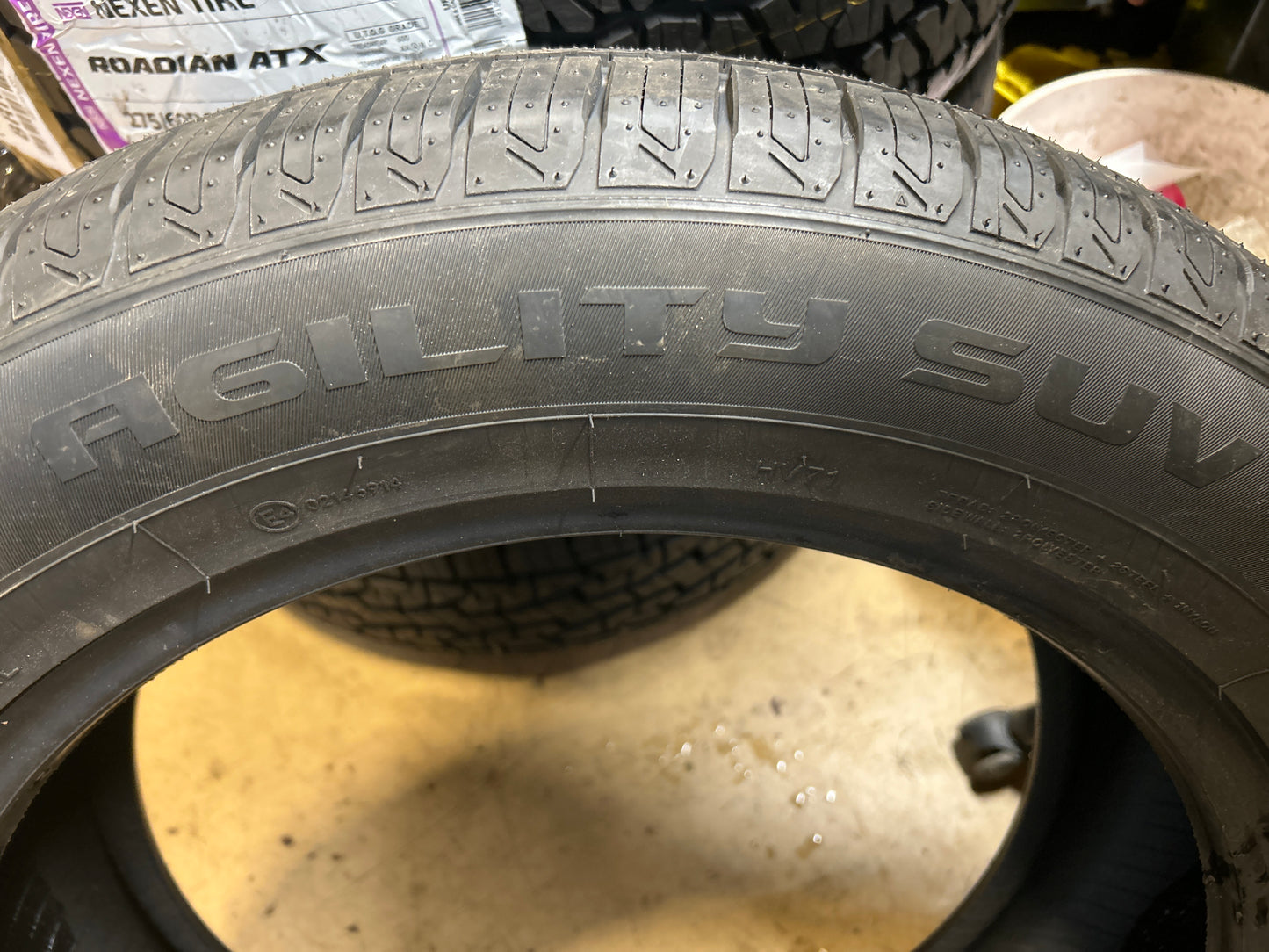 BLACKHAWK AGILITY SUV BSW P 255 55 20 110V XL ALL SEASON TIRE 4120182