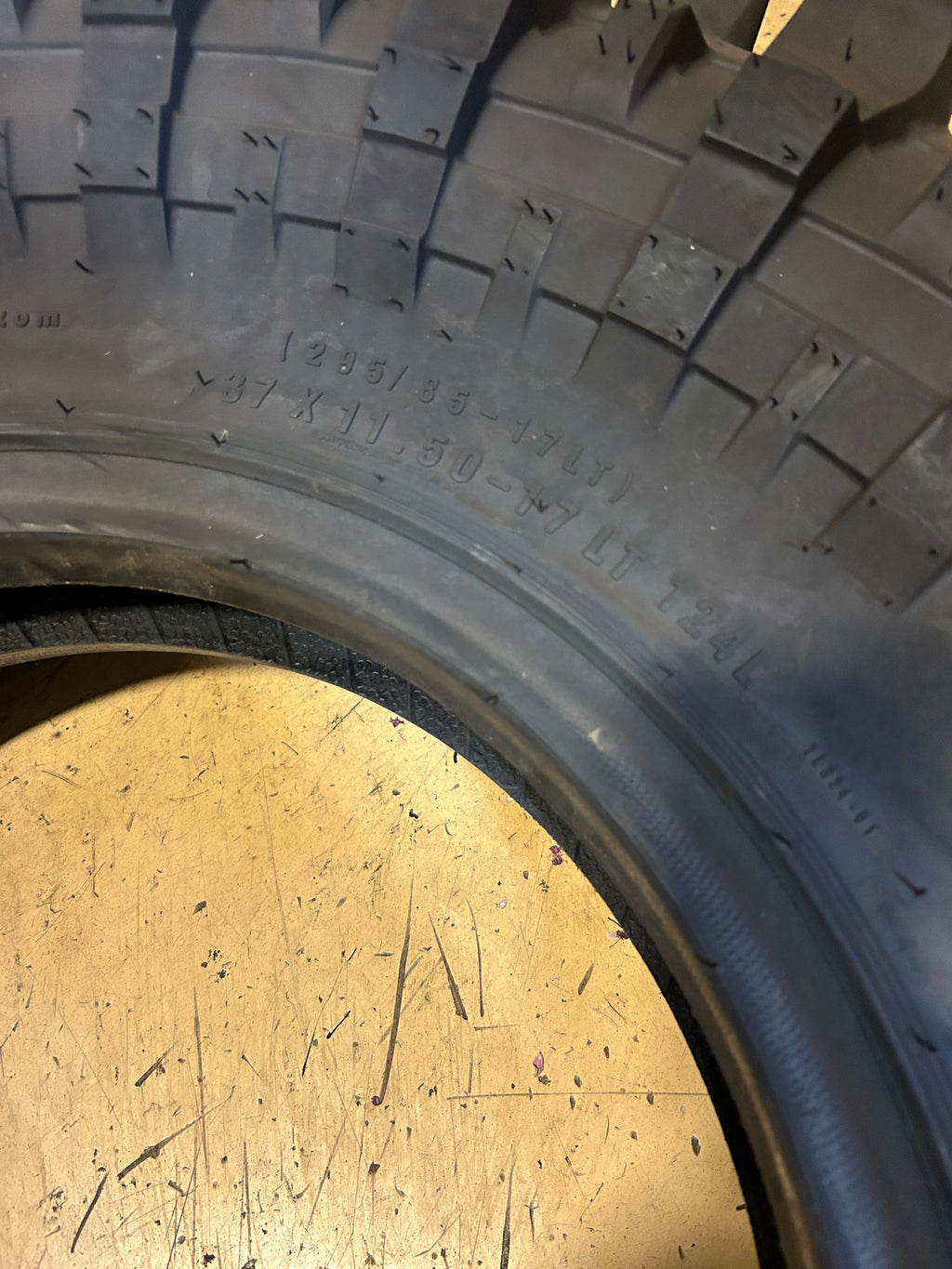 NOS ACCELERA BADAK X-TREME BSW LT 37 11.5 17 124L MUD TIRE 1200047376