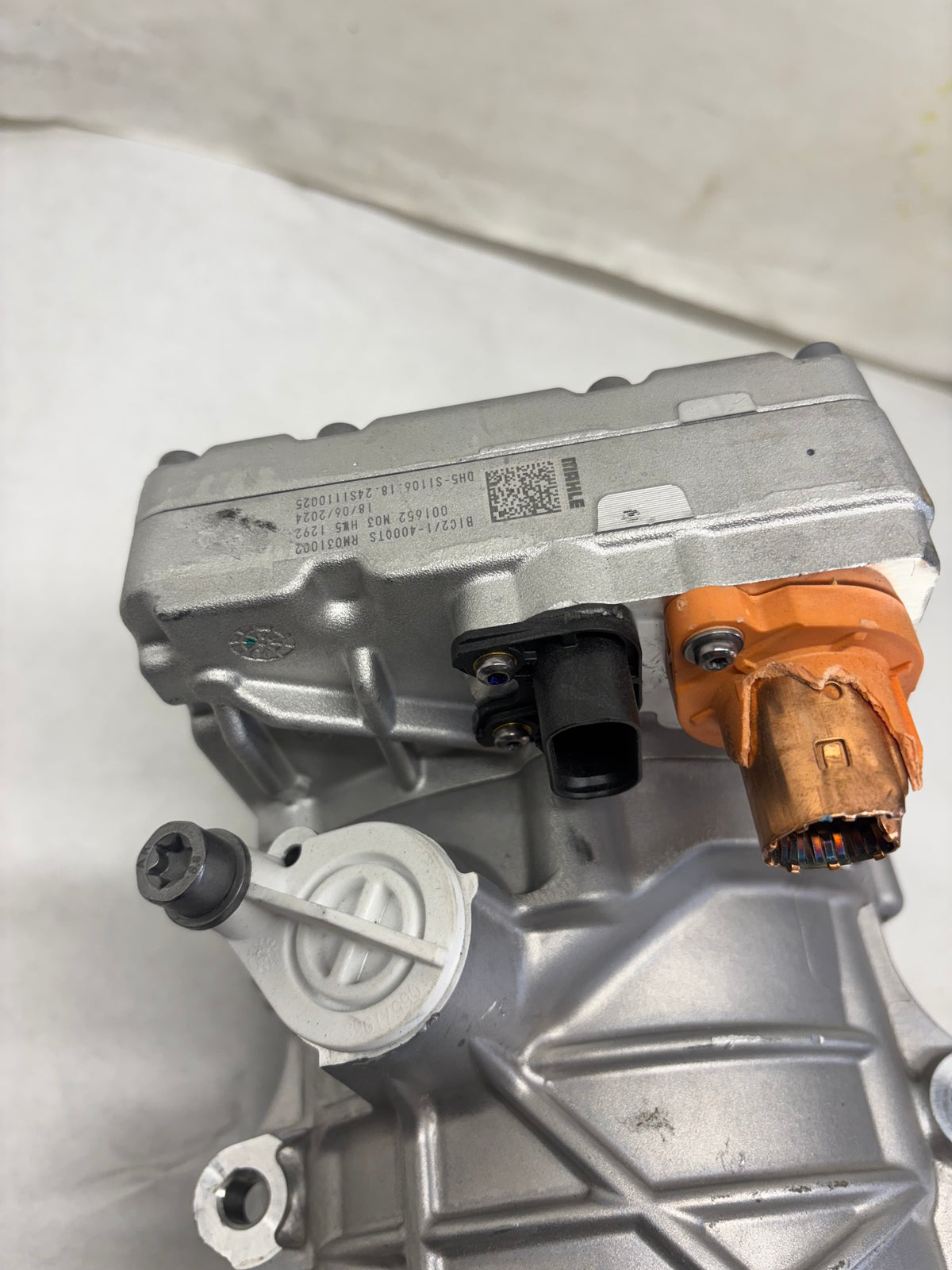 FREIGHTLINER AC COMPRESSOR 57CC 400V ERC MAHLE 22-79626-000 DAMAGED - 2