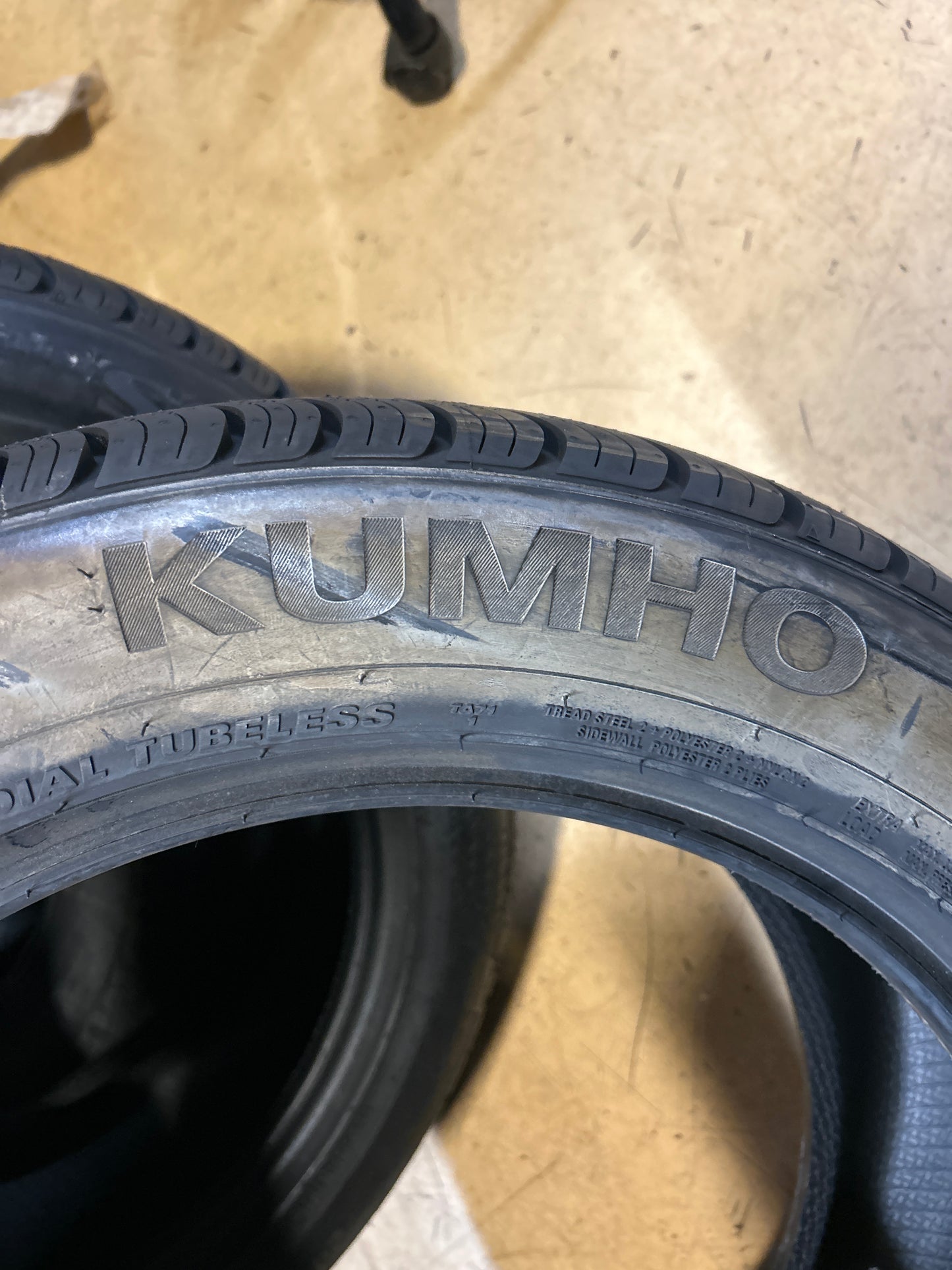NOS BLEMISHED KUMHO SOLUS TA71 BSW P 245 50 18 104V XL ALL SEASON TIRE 2169803