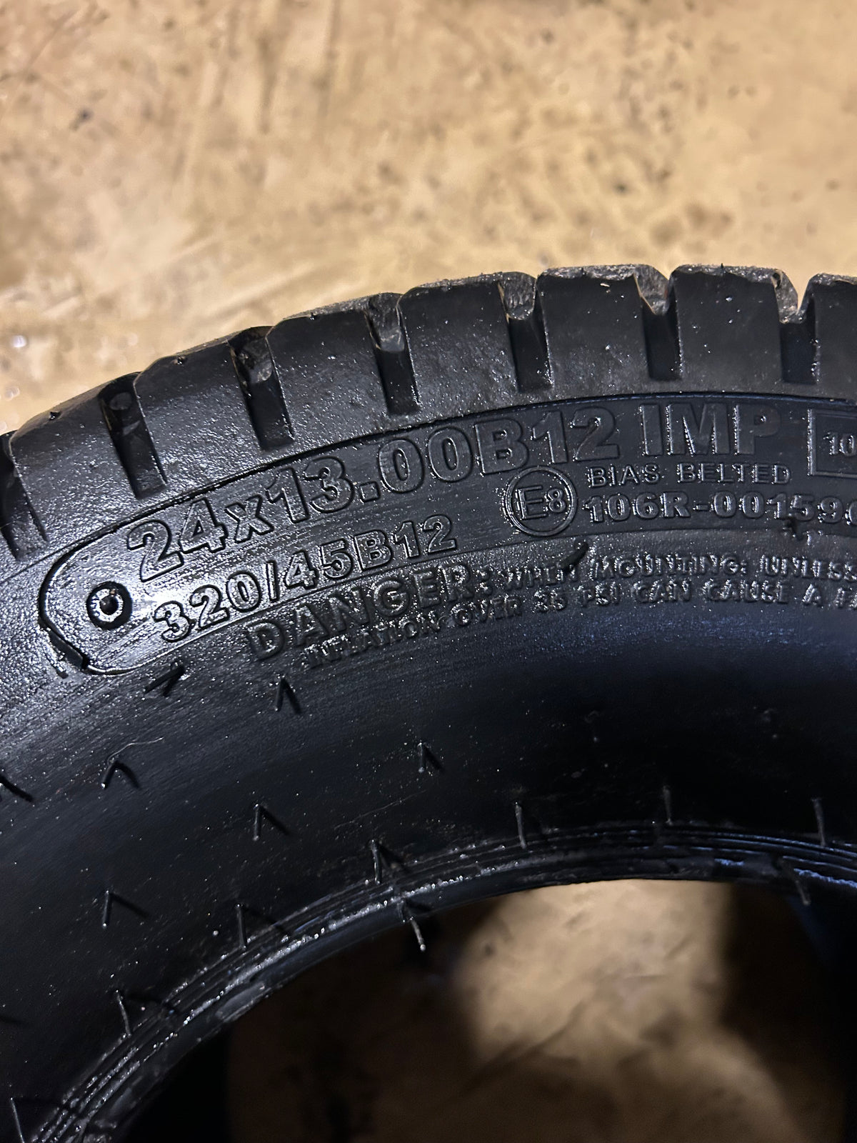 CARLISLE ULTRA TRAC BSW 24 13 12 6PLY LAWN TIRE 529387
