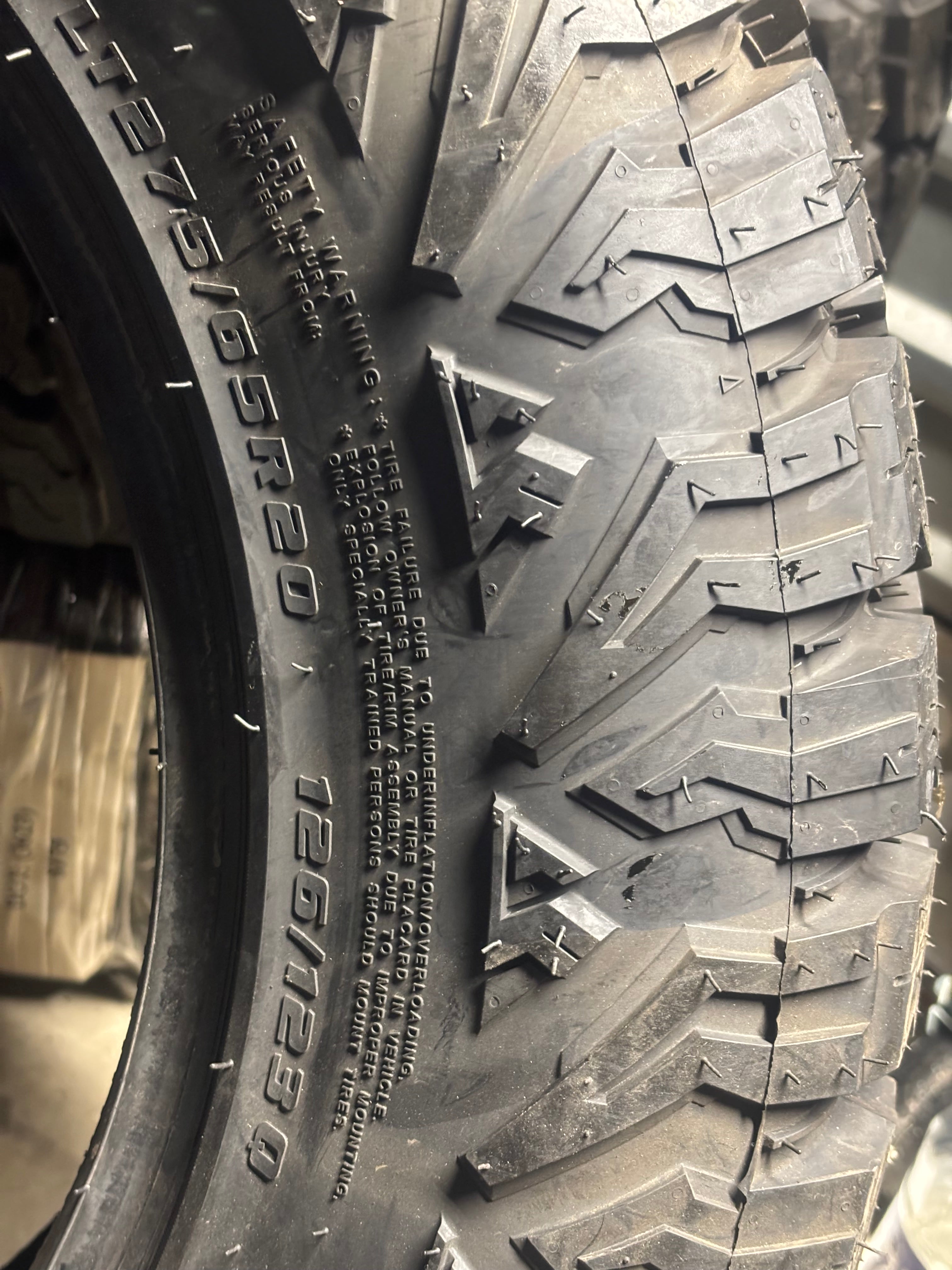 NOS DELIUM TERRA RAIDER A/T KU-257 BSW LT 275 65 20 126123Q 10PLY ALL TERRAIN TIRE D267625