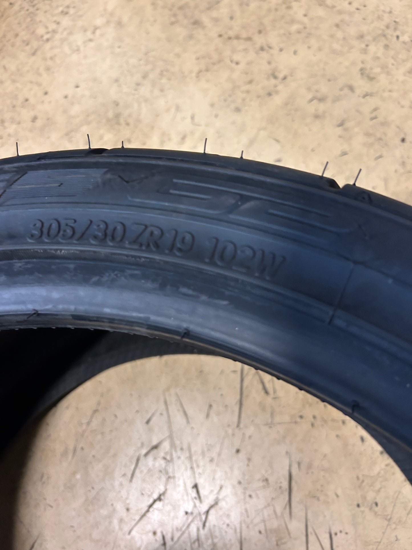 NITTO NT555 G2 BSW P 305/30R19 102W XL UHP TIRE 211750