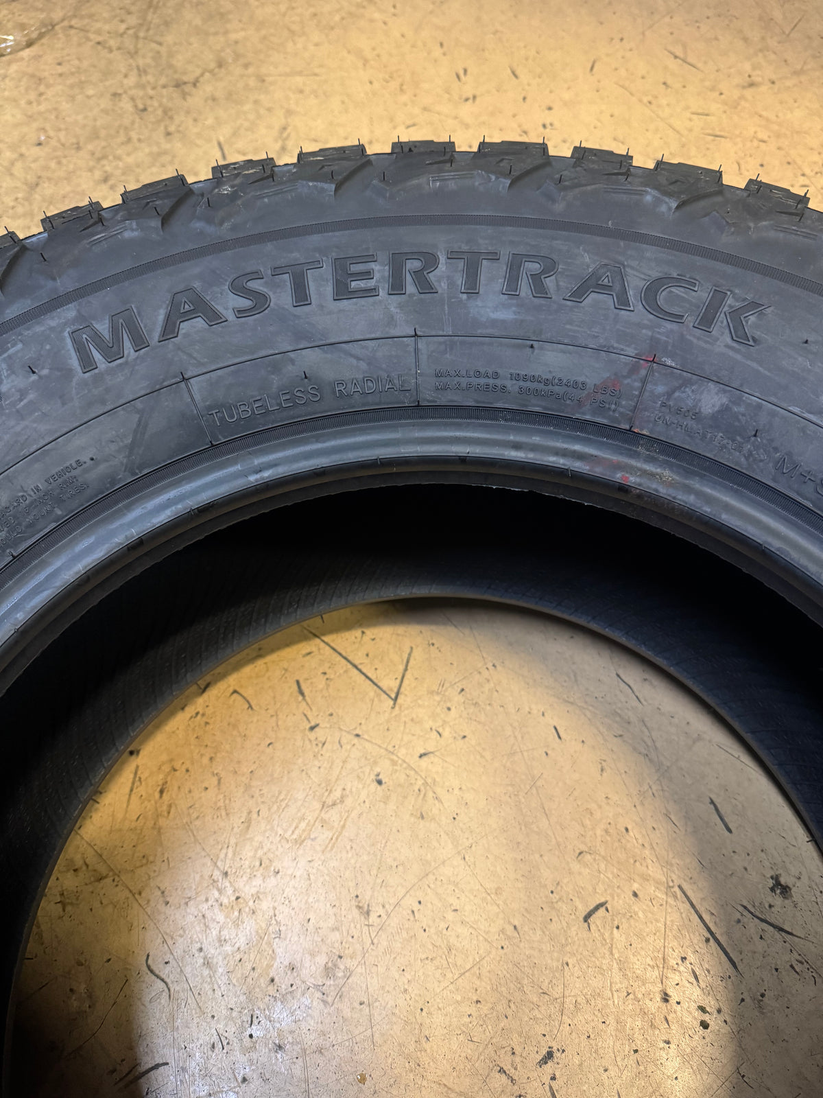 MASTERTRACK BADLANDS AT BSW P 255 70 16 111T ALL TERRAIN TIRE MASTAT004