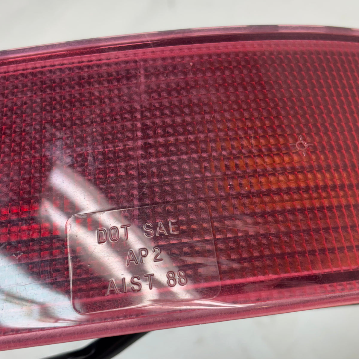 USED PORSCHE 911 TAIL LIGHT RIGHT PASSANGER 89-94 L90002404