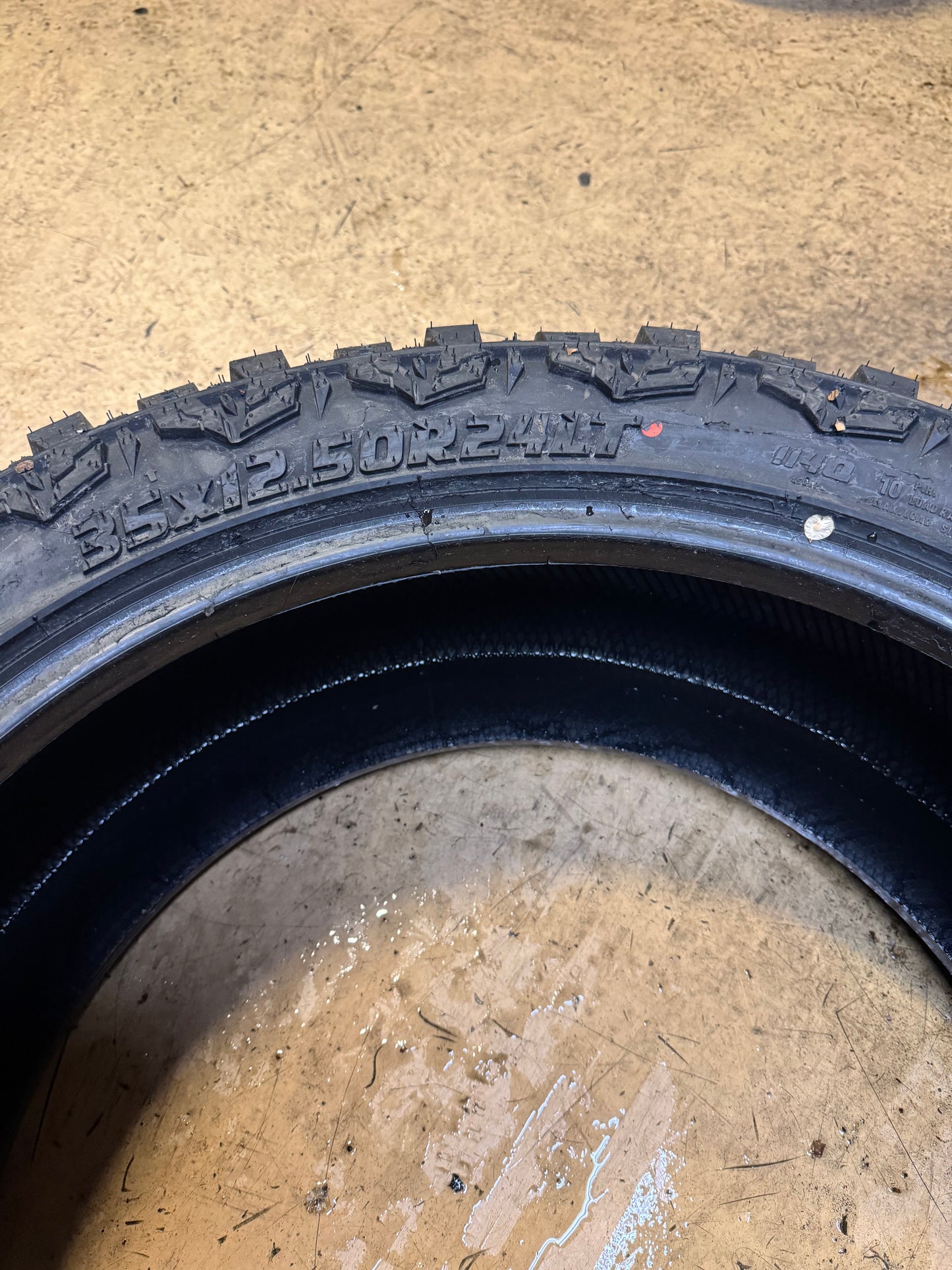 RADAR RENEGADE R/T BSW LT 35 12.5 24 114Q 10PLY RUGGED TERRAIN TIRE RASYTH0099