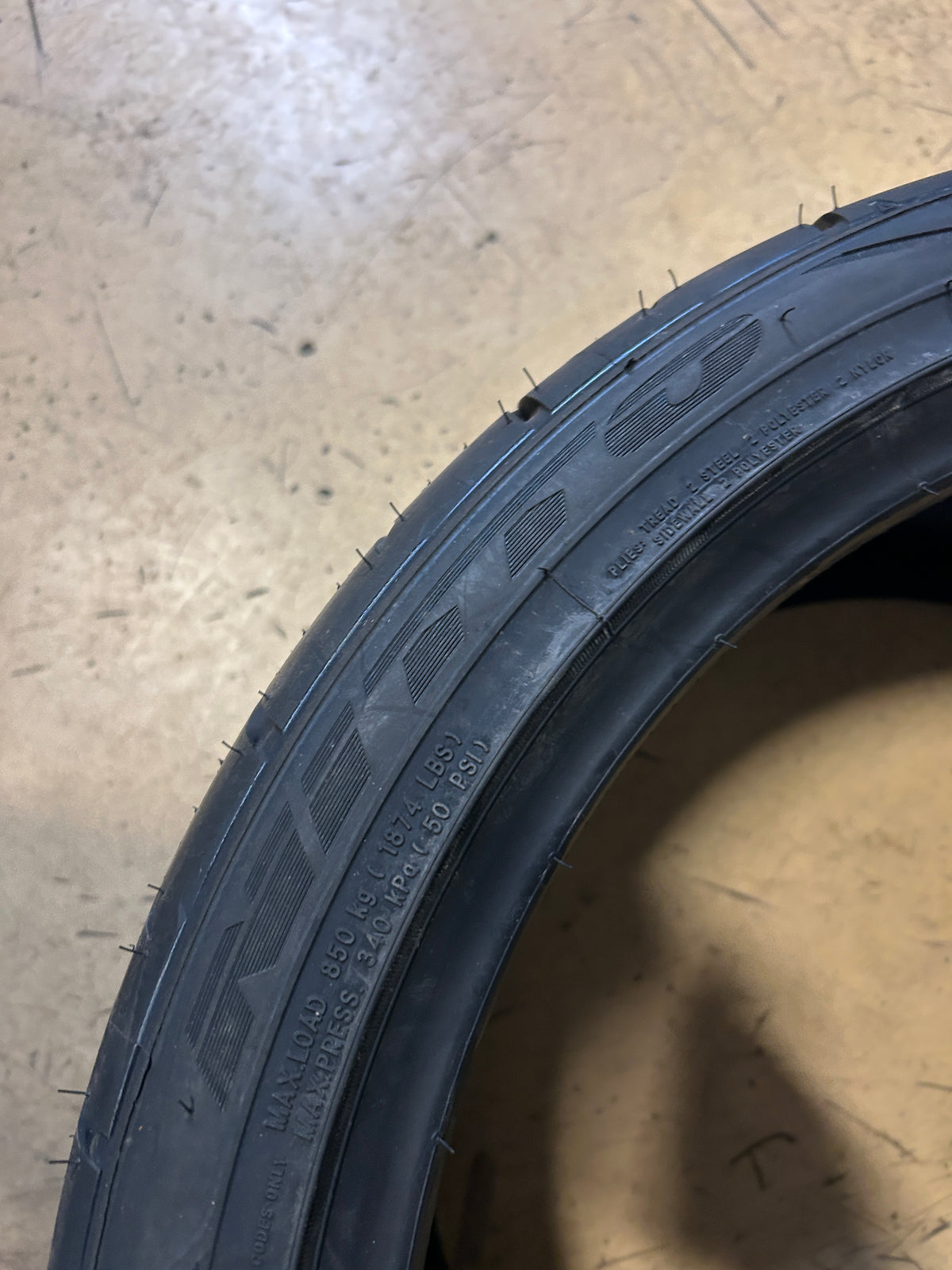 NITTO NT555 G2 BSW P 305/30R19 102W XL UHP TIRE 211750