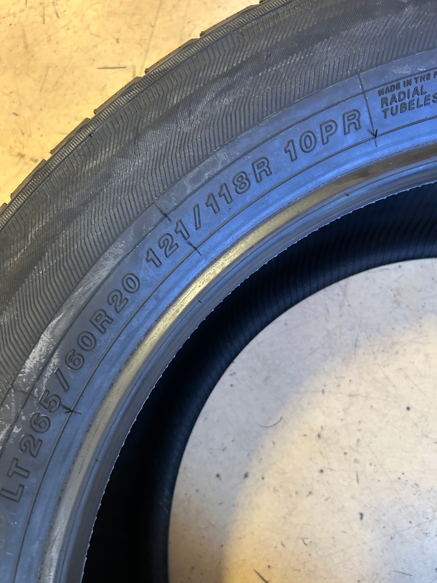 NOS YOKOHAMA GEOLANDAR H/T G056 BSW LT 265 60 20 121/118R 10PLY 110105674