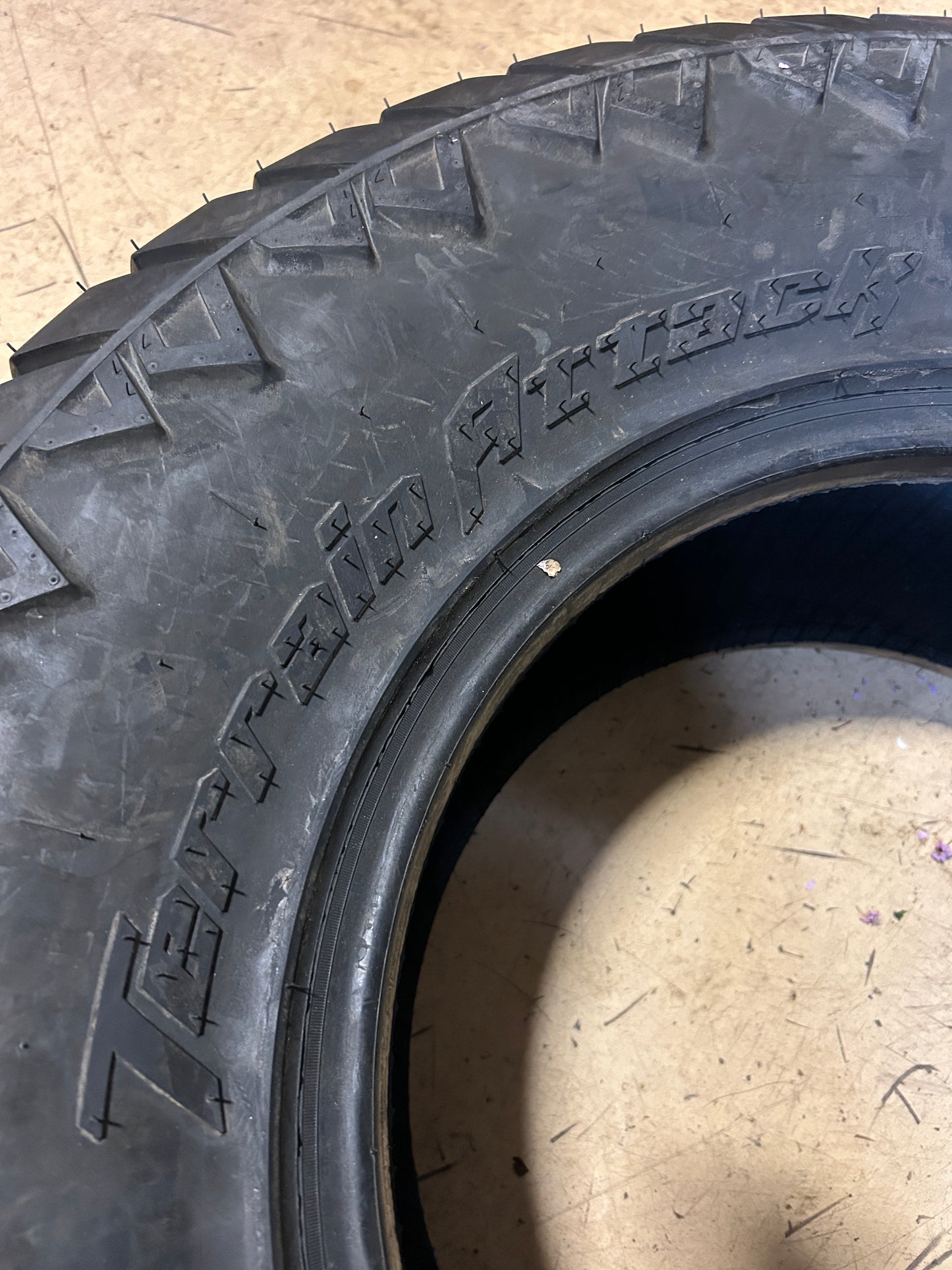 NOS AMP TERRAIN ATTACK A/T A LT 315 70 17 121/118R 10PLY ALL TERRAIN TIRE 3157017AMPCA3