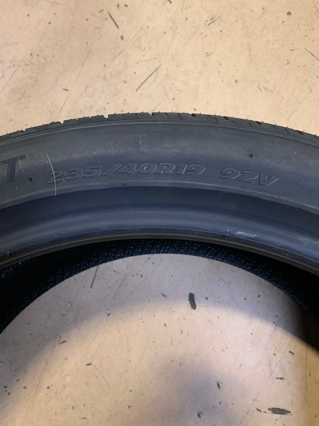 HANKOOK KINERGY GT BSW P 235 40 19 92V ALL SEASON TIRE 1018940