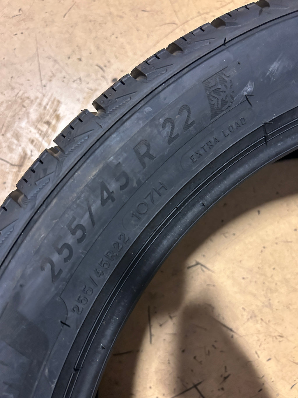 MICHELIN X-ICE SNOW SUV BSW LT 255 45 22 107H XL WINTER TIRE 33261