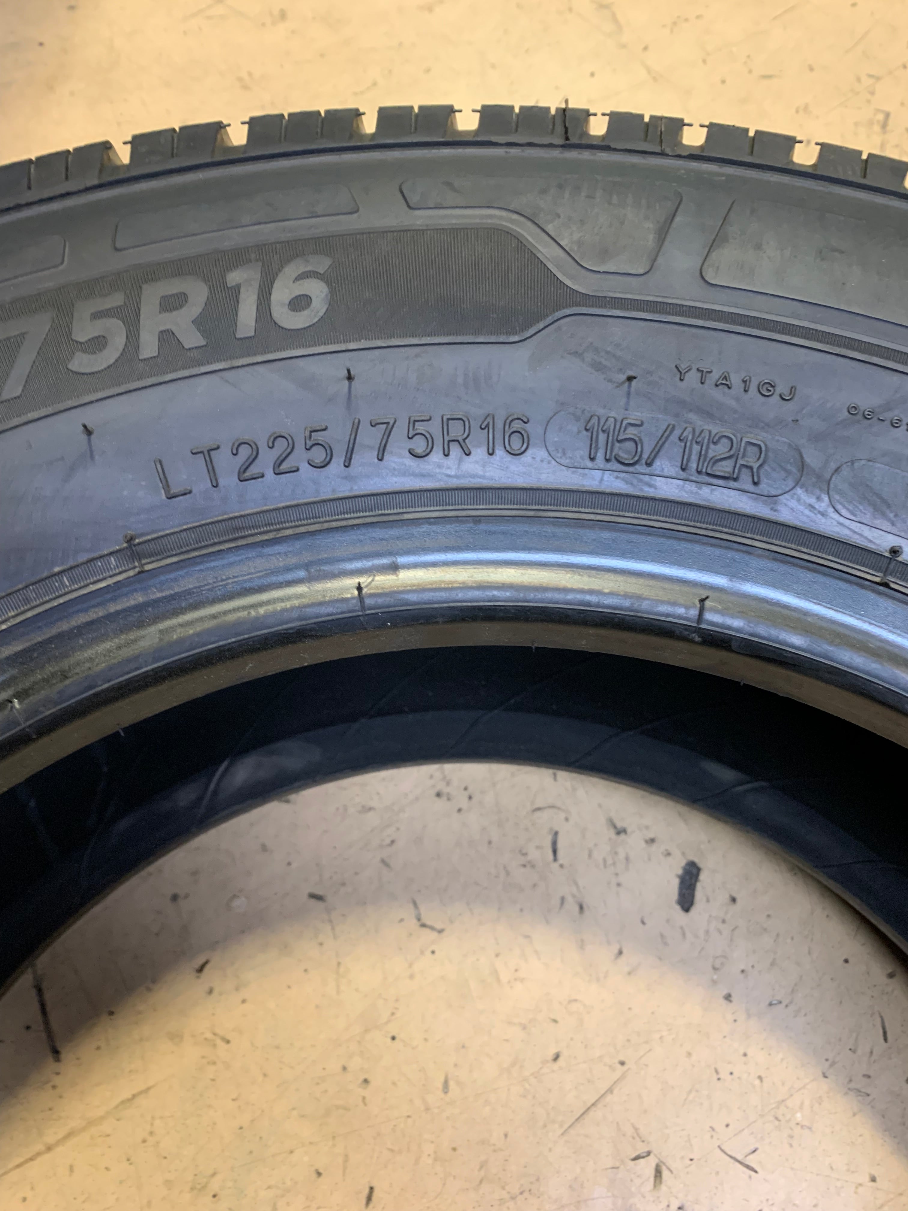MICHELIN AGILIS CROSSCLIMATE BSW LT  225 75 16 115/112R 10PLY ALL SEASON TIRE 72022
