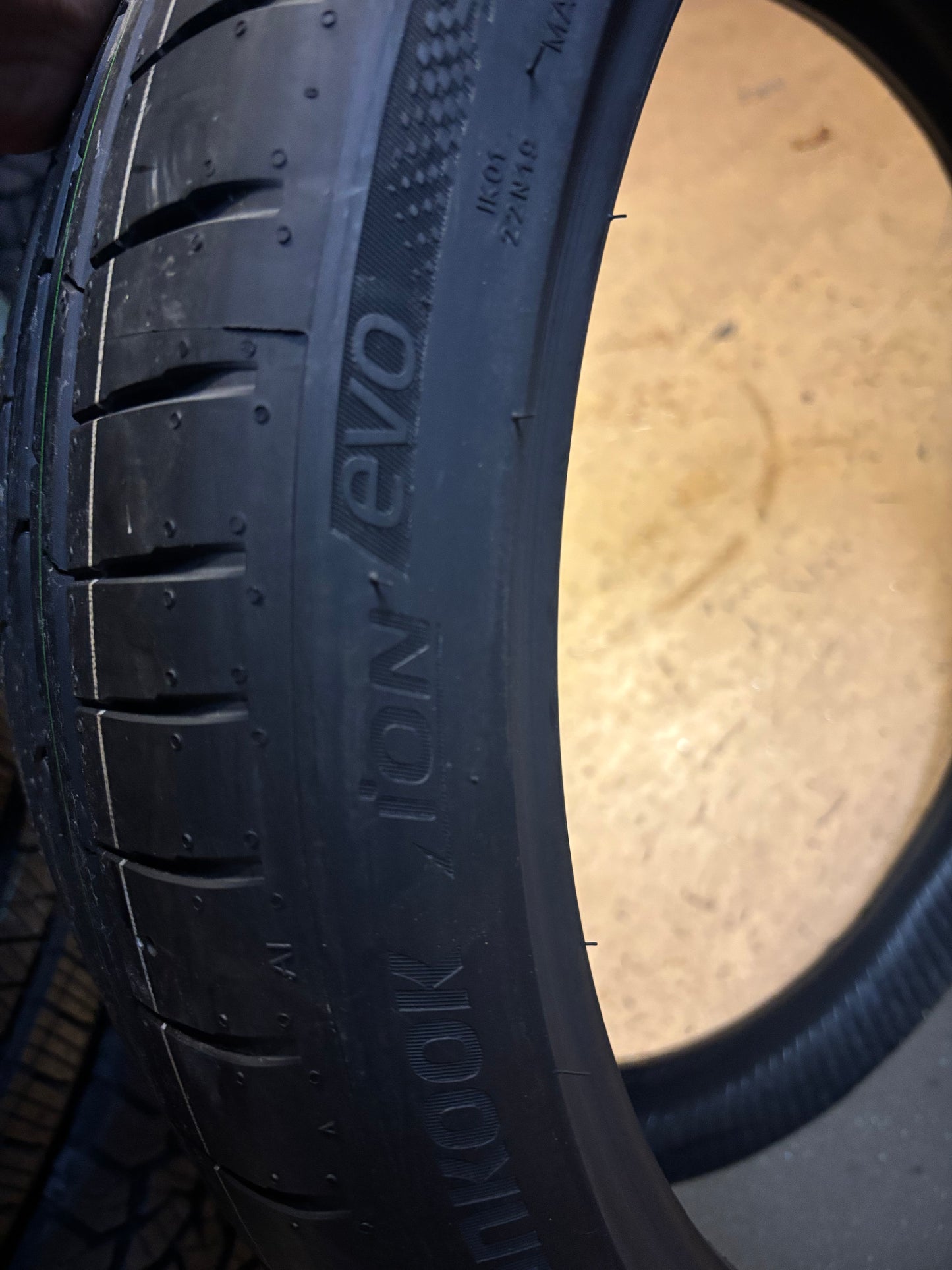 HANKOOK ION EVO IK01 EV (FOAM) P 245 35 21 96Y XL ALL SEASON TIRE 1033440