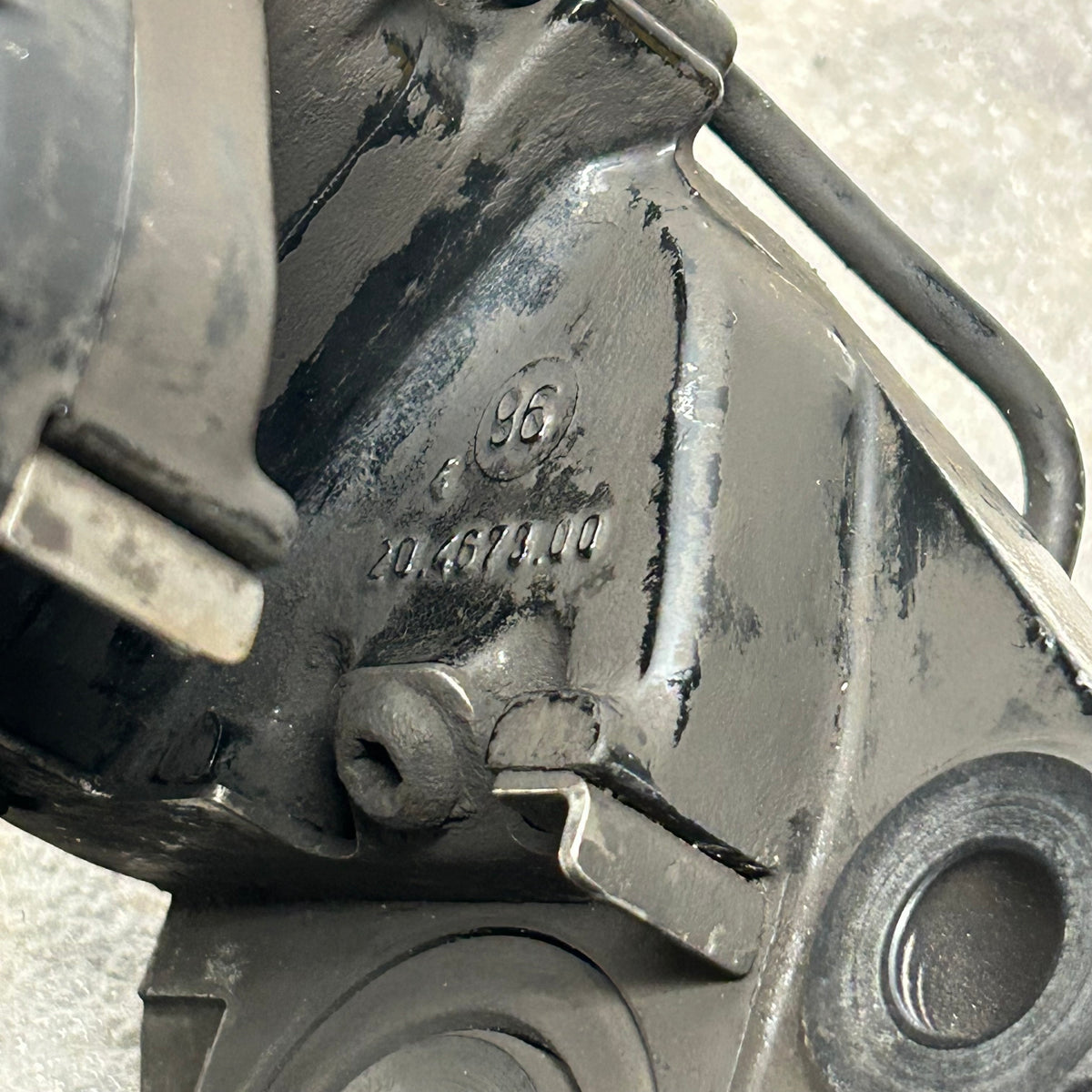 PORSCHE 944 TURBO BLACK FRONT BREMBO BRAKE CALIPER 20 4673 00