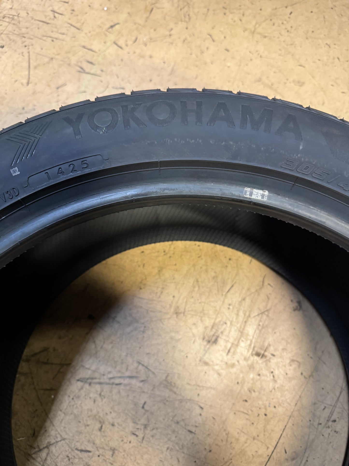 YOKOHAMA AVID GT (N0) BSW P 305 40 20 112V XL ALL SEASON TIRE 110193368