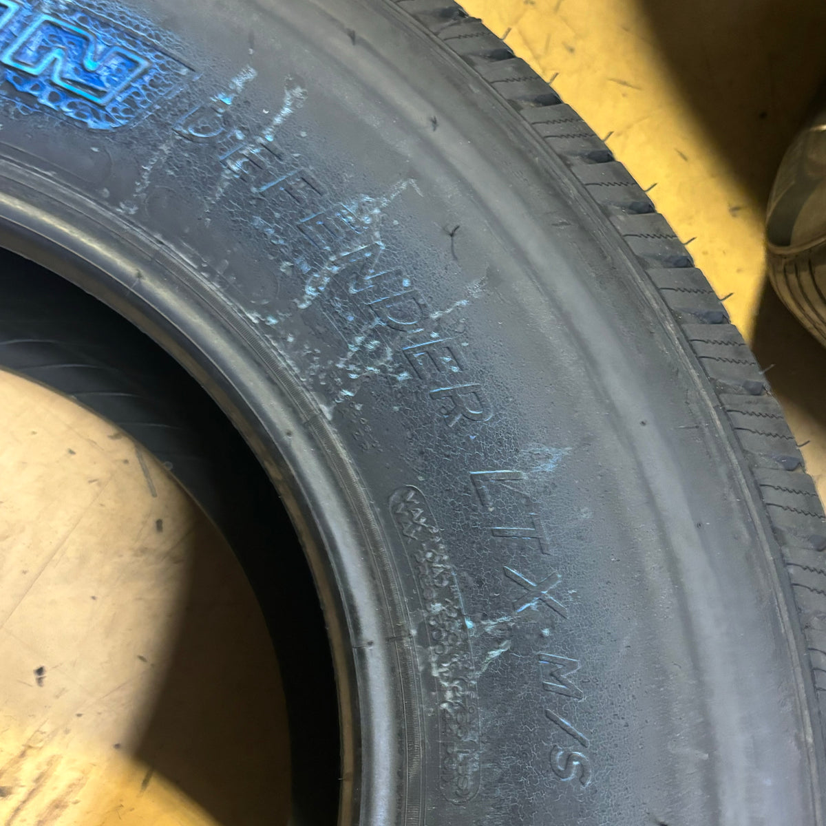 MICHELIN DEFENDER LTX M/S RWL P 265 75 16 116T HIGHWAY TIRE 99123