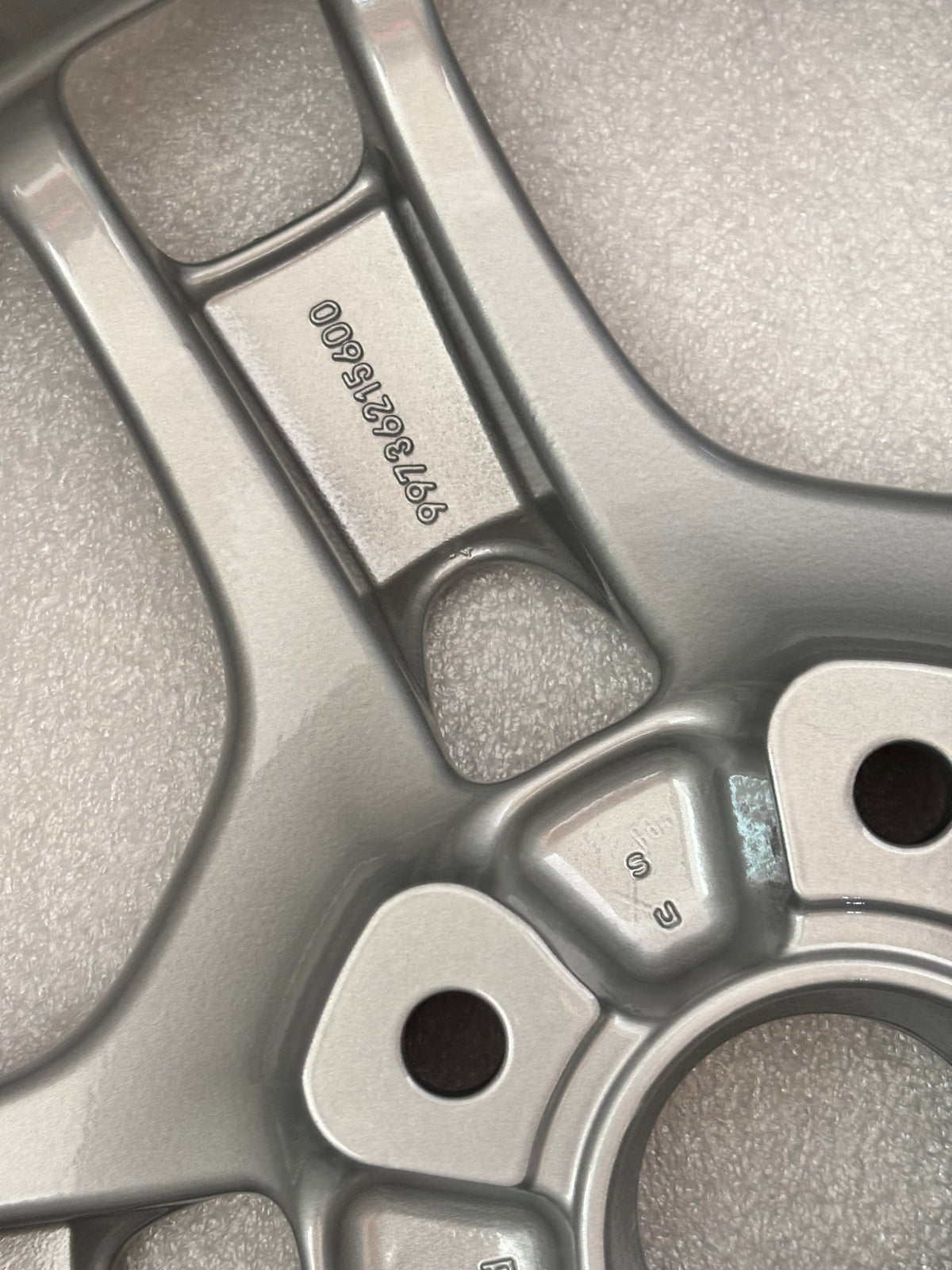 4 GENUINE PORSCHE CARRERA 997 8X19 11X19 STAGGARD WHEEL SET 99736215600 99736216201
