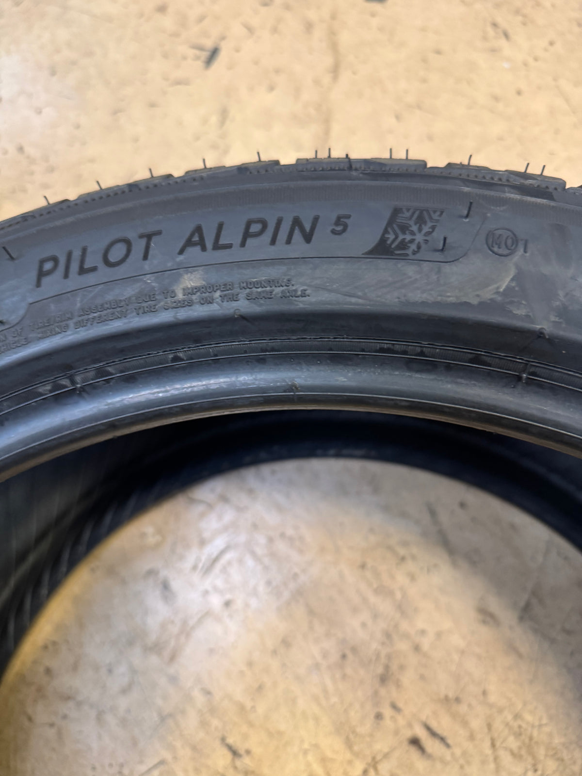 NOS MICHELIN PILOT ALPIN 5 (MO1) BSW P 265 40 20 104W XL WINTER TIRE 38015