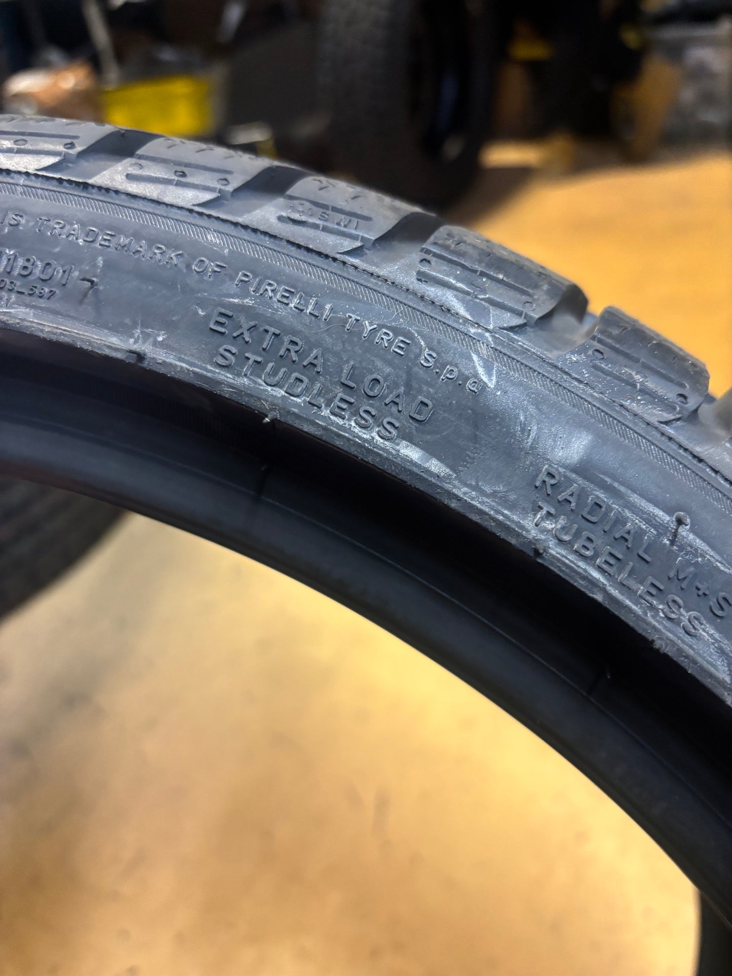 PIRELLI WINTER SOTTOZERO 3 (J) JAGUAR P 255 35 20 97W XL SNOW WINTER TIRE 2515800