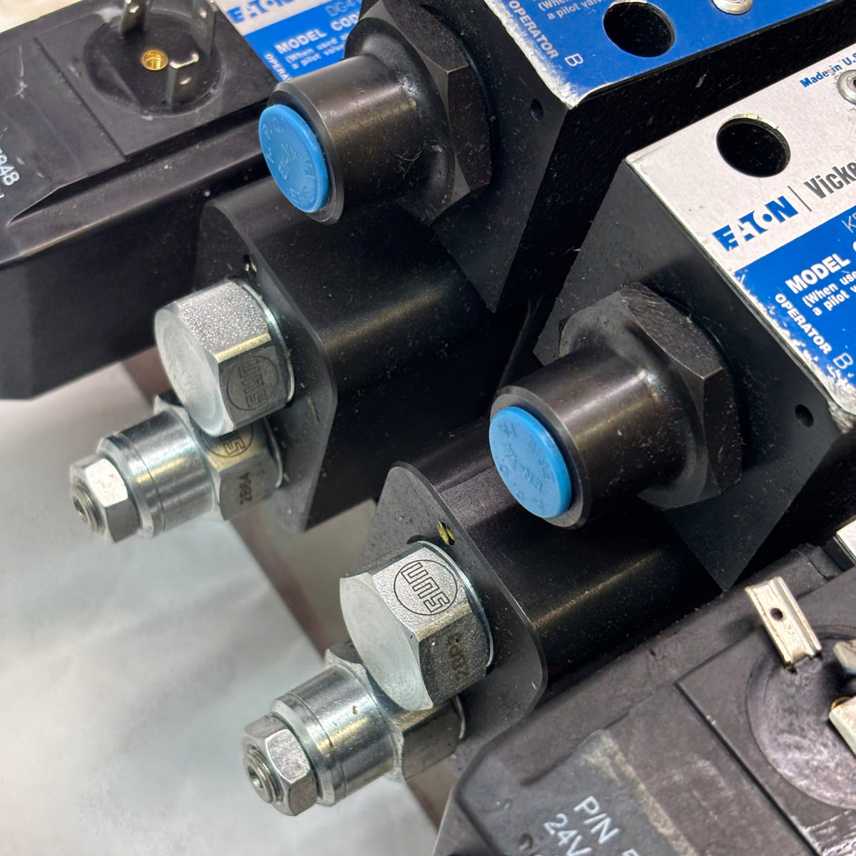 DAMAN HYDRAULIC SOLENOID VALVE ASSEMBLY WITH MANIFOLD DD03P042S