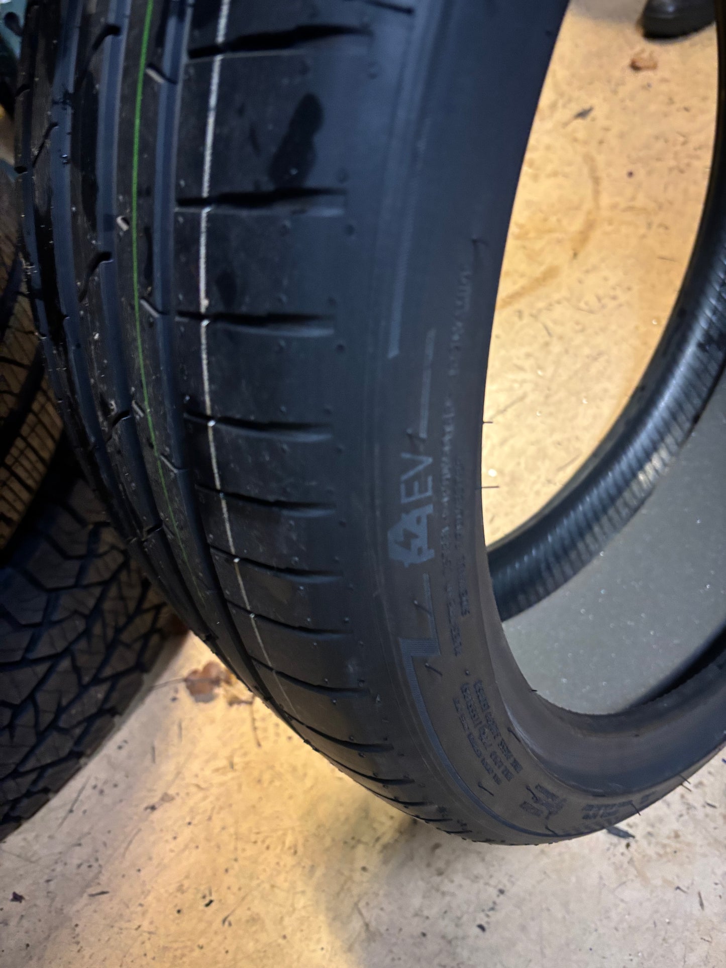 HANKOOK ION EVO IK01 EV (FOAM) P 245 35 21 96Y XL ALL SEASON TIRE 1033440