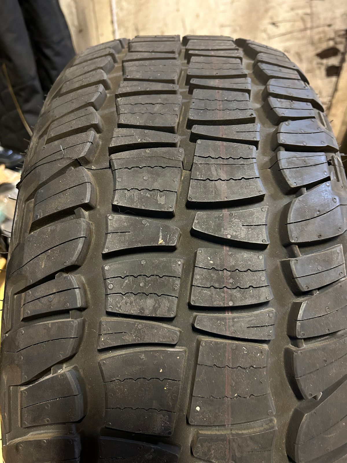 UNIROYAL LAREDO AT BSW P 265 50 20 107H  ALL TERRAIN TIRE 15367