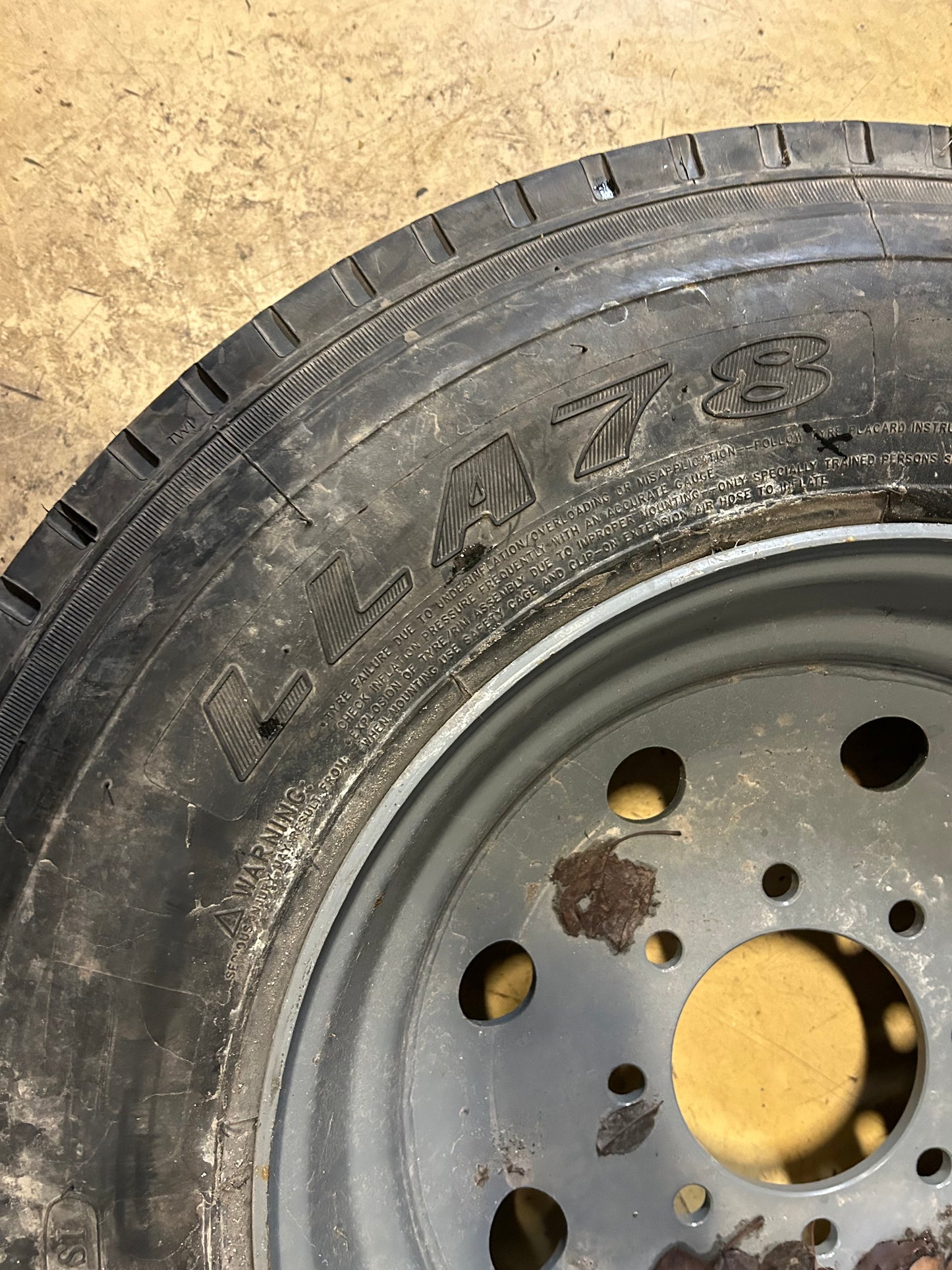 ROADONE LLA78 BSW  235 75 17.5 144/140J  16PLY ALL POSITION TIRE W/ WHEEL RL1033