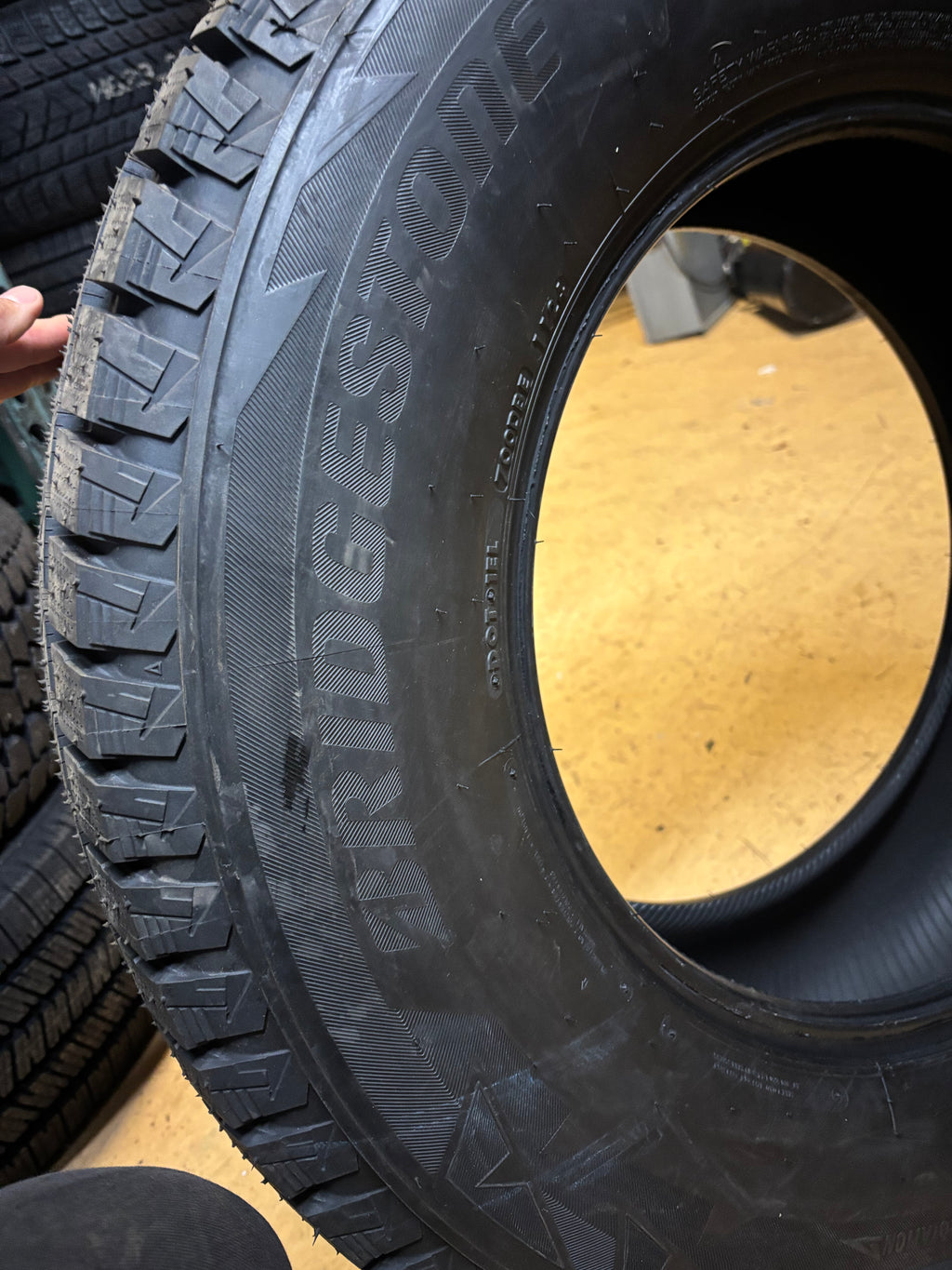BRIDGESTONE BLIZZAK DM-V2 P 265 70 17 115R SL SNOW WINTER TIRES 016457