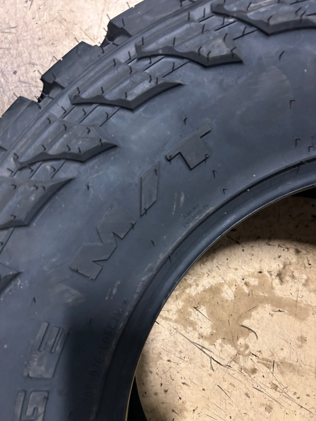 VANTAGE M/T BSW LT 35 12.5 18 123Q 10PLY MUD TIRE VT22425