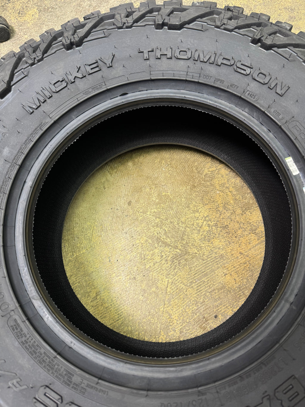 MICKEY THOMPSON BAJA BOSS AT BSW LT 265 75 16 123/120Q 10PLY ALL TERRAIN TIRE 331004001