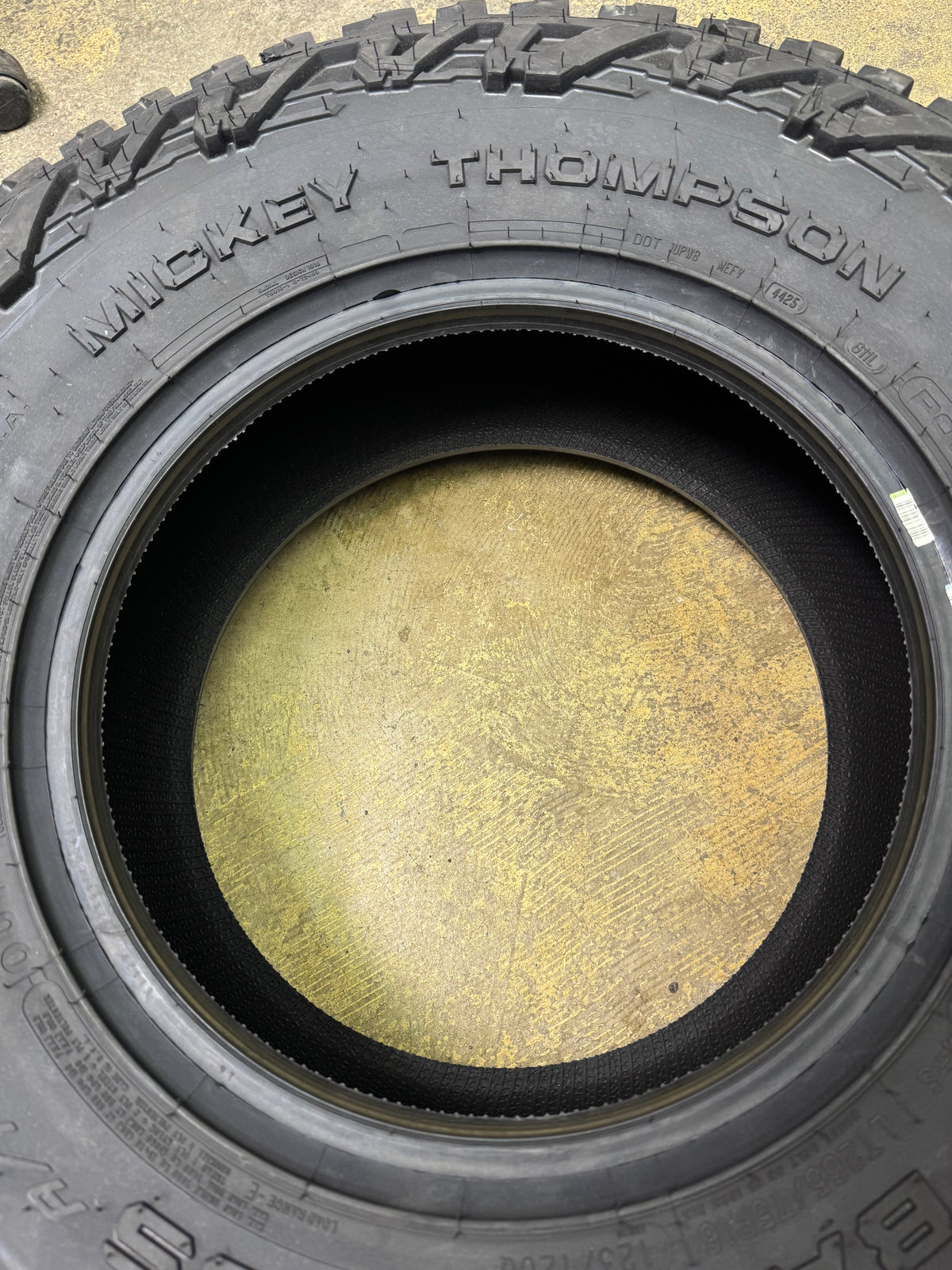 MICKEY THOMPSON BAJA BOSS AT BSW LT 265 75 16 123/120Q 10PLY ALL TERRAIN TIRE 331004001