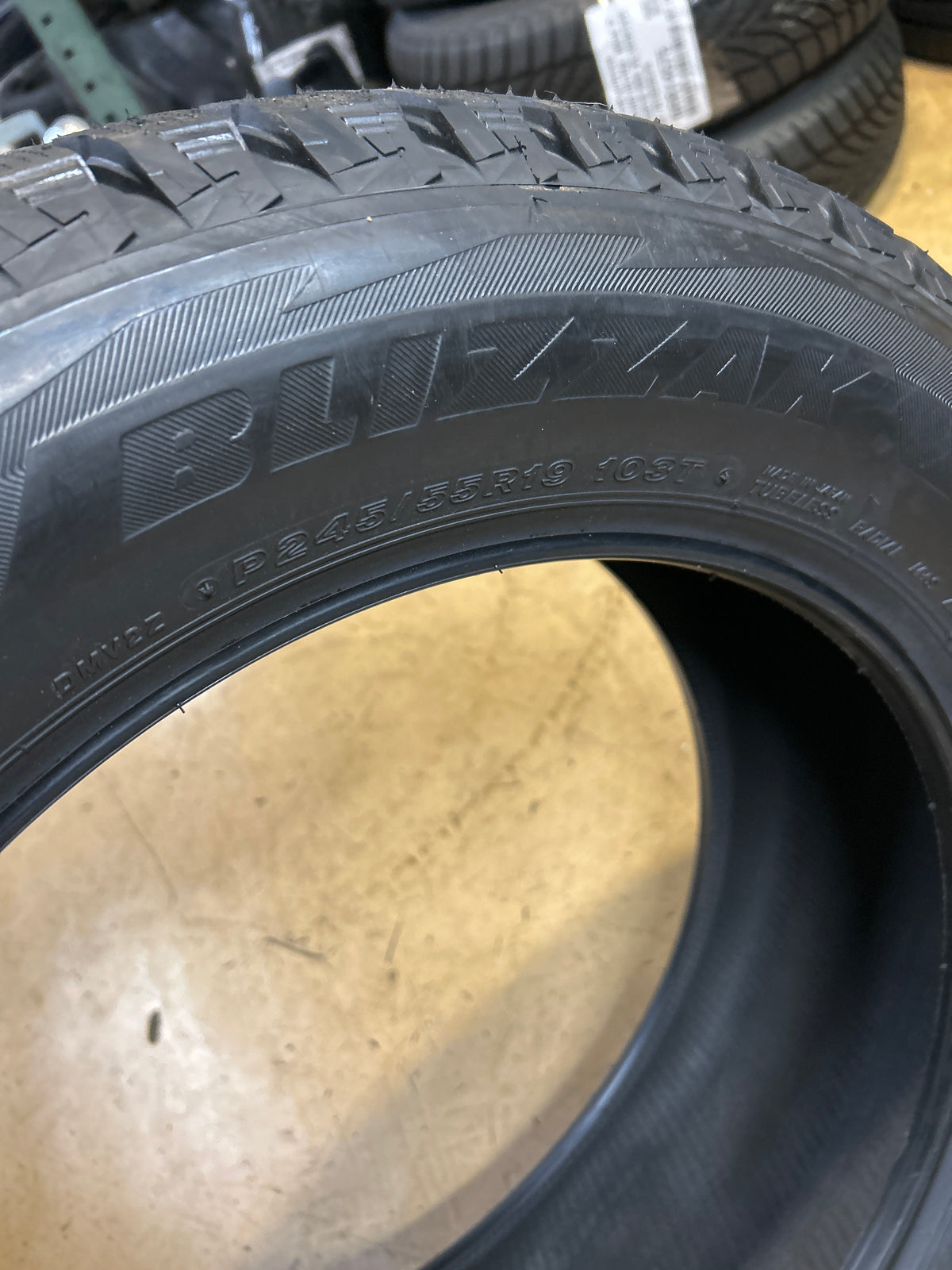 BRIDGESTONE BLIZZAK DM-V2 BSW P 245 55 19 103T SL WINTER TIRE 016355