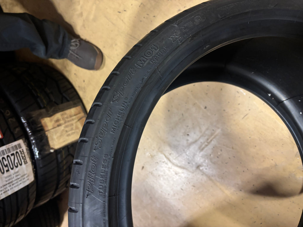 Michelin Pilot Super Sport (MO1) Mercedes P 285 30 19 98Y XL Tire SUMMER TIRE 07078