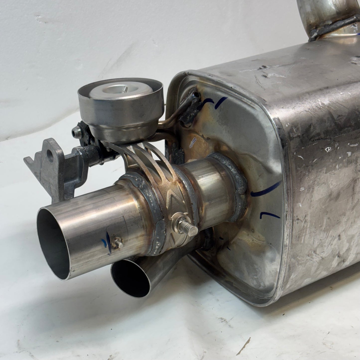 GENUINE MOPAR EXHAUST MUFFLER FOR JEEP WRANGLER 22-24 68483791AI