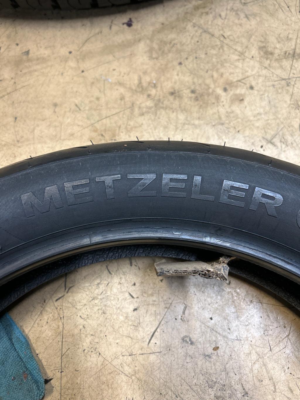 NOS METZELER SPORTEC KLASSIK BSW 130 80 17 65H REAR TIRE 2551400