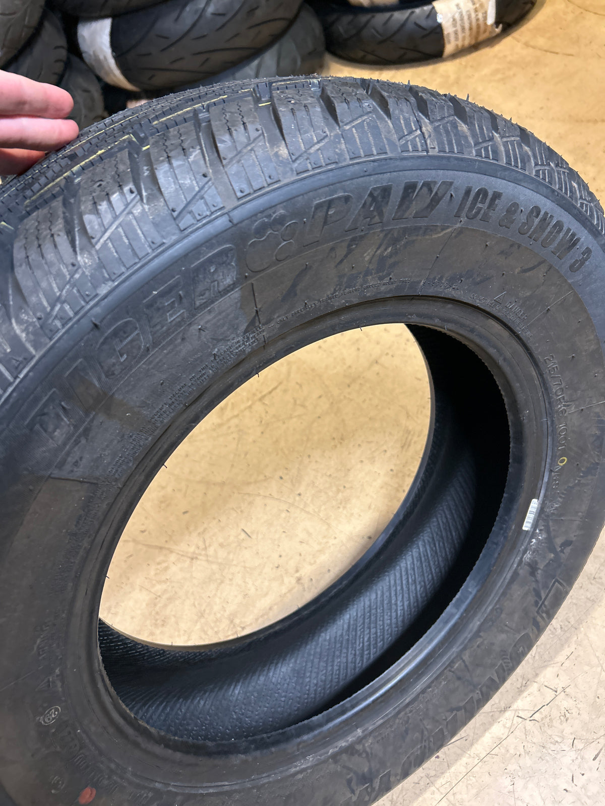 UNIROYAL TIGER PAW ICE/SNOW 3 BSW P 215 70 16 100T SL WINTER TIRE 09658