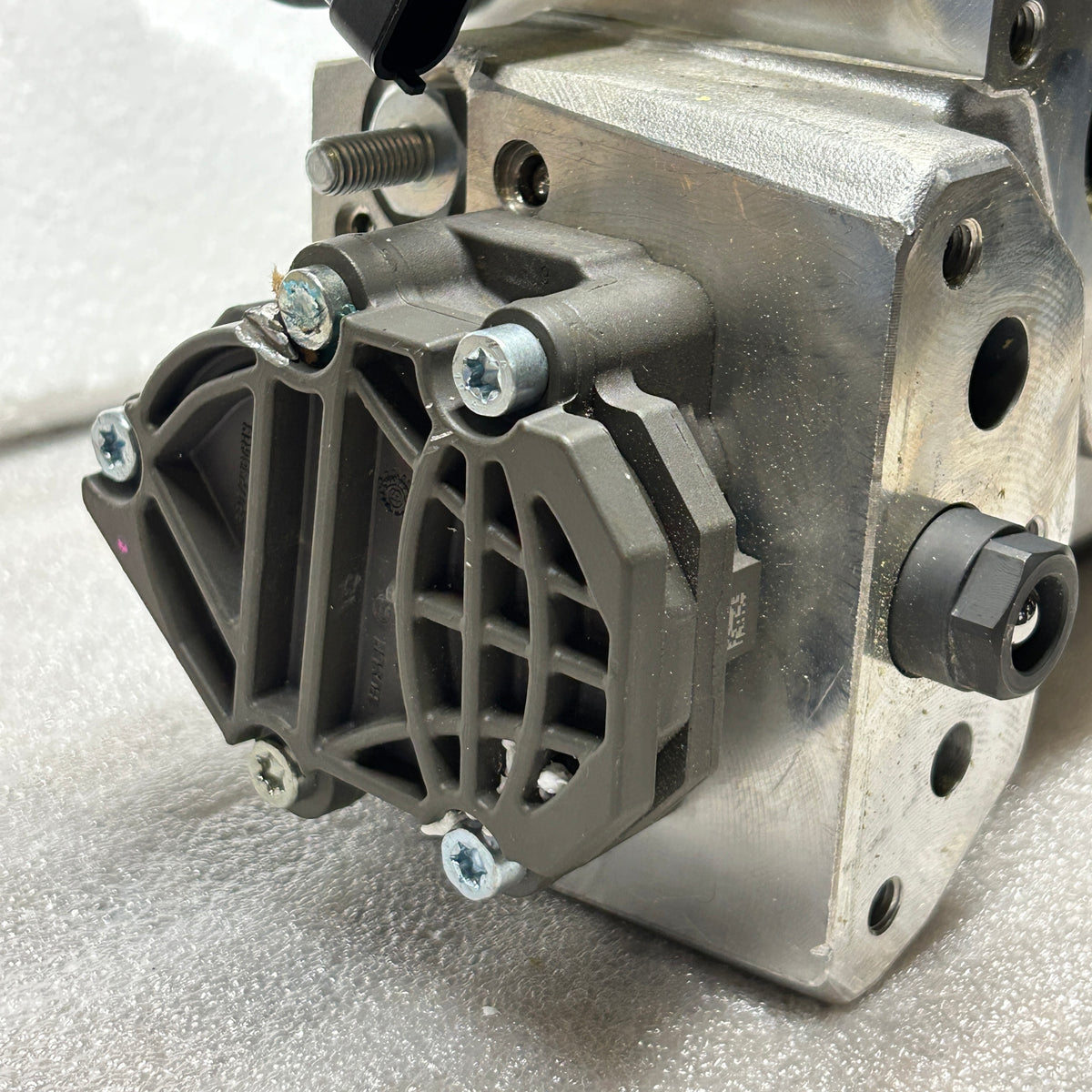 REMAN. GENUINE DETROIT DIESEL HIGH PRESSURE FUEL PUMP RA4720900850