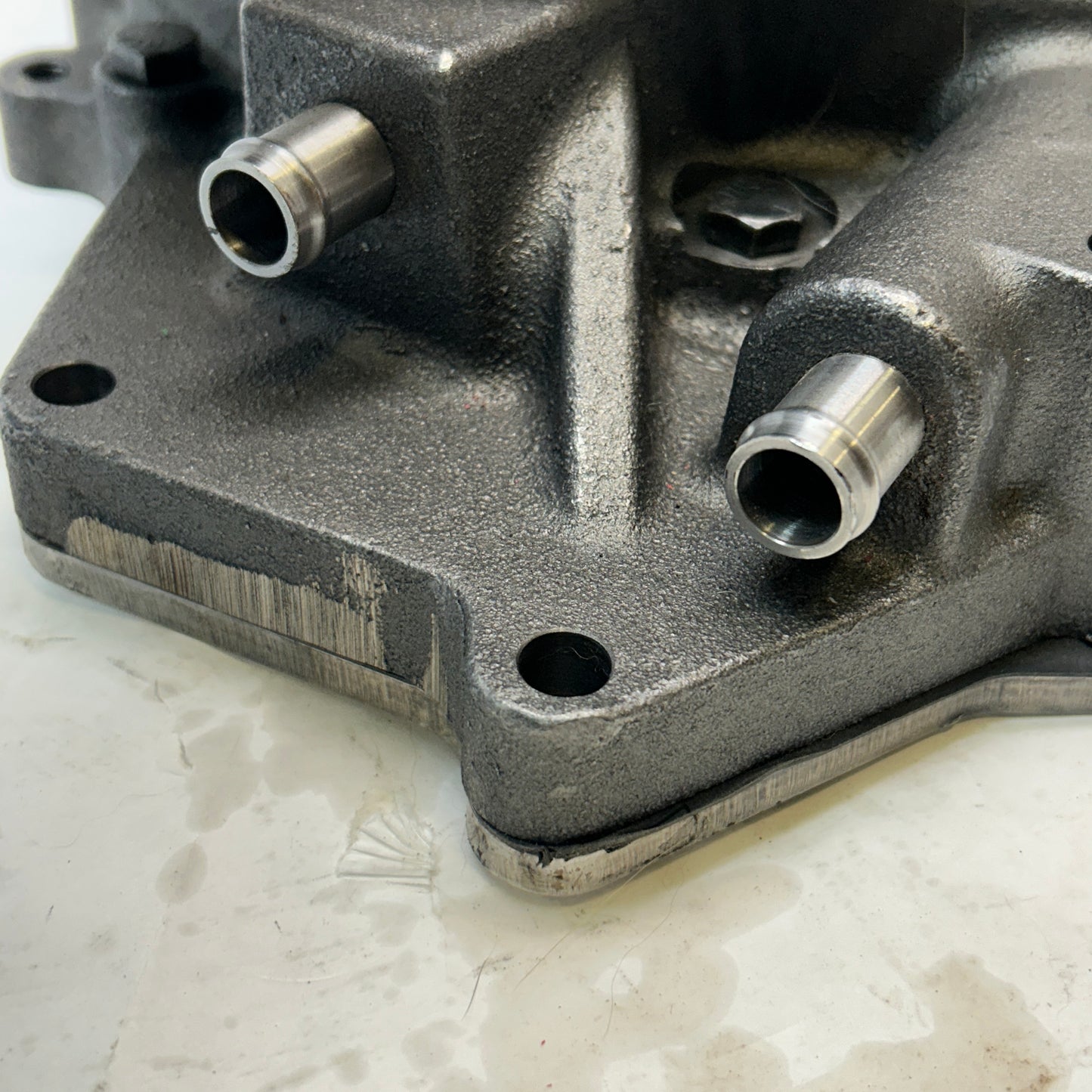 JOHN DEERE WATER PUMP RE33453