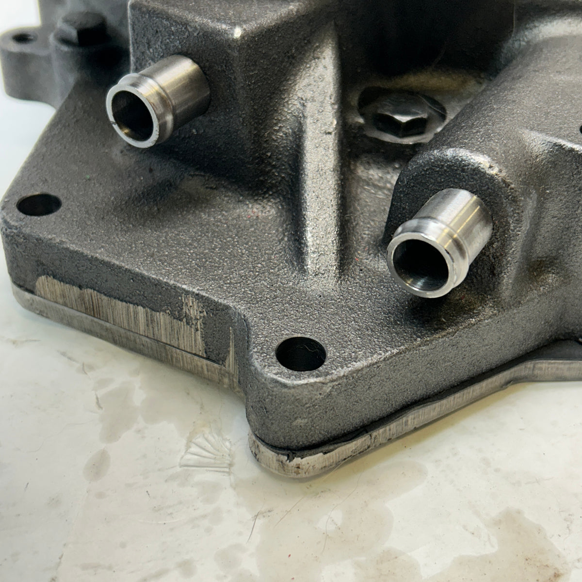 JOHN DEERE WATER PUMP RE33453