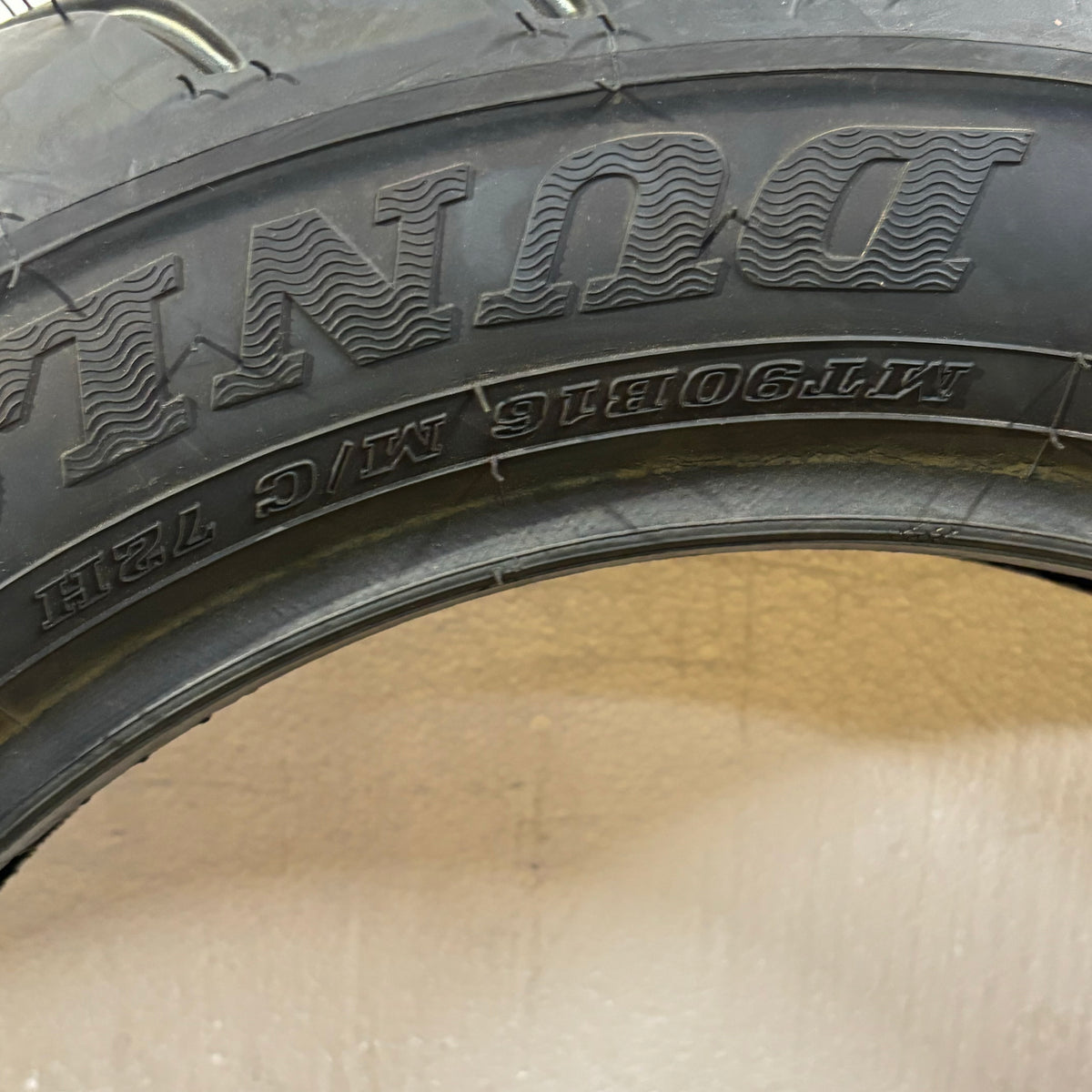 DUNLOP AMERICAN ELITE BSW MT 90 16 72H FRONT MOTORCYCLE TIRE 45131330