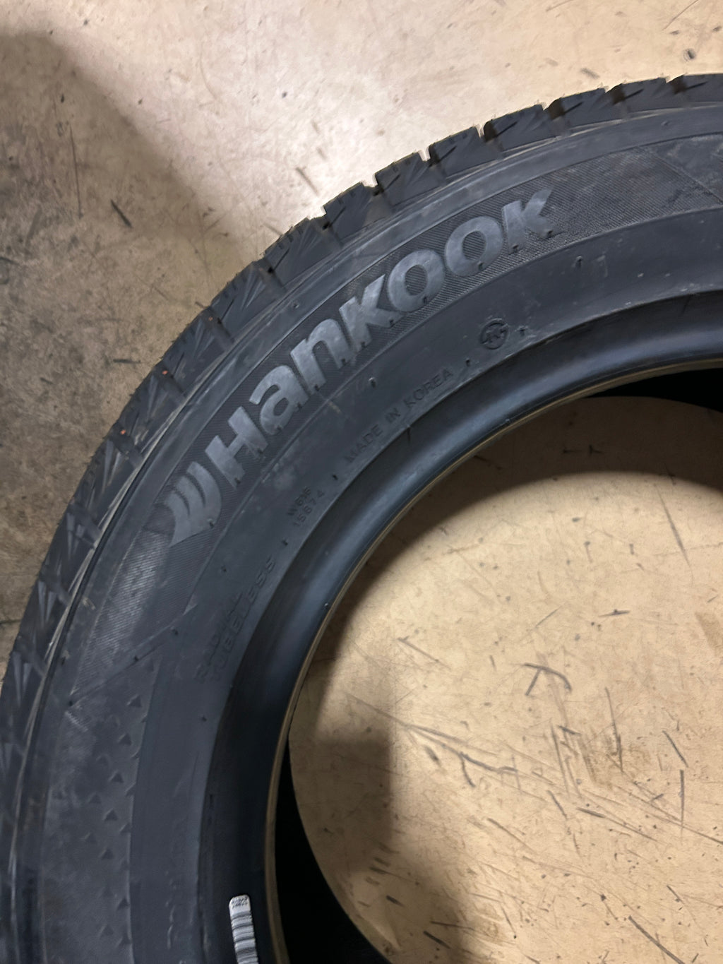 NOS HANKOOK WINTER ICEPT IZ2 BSW P 215 55 16 93T WINTER TIRE 1020345