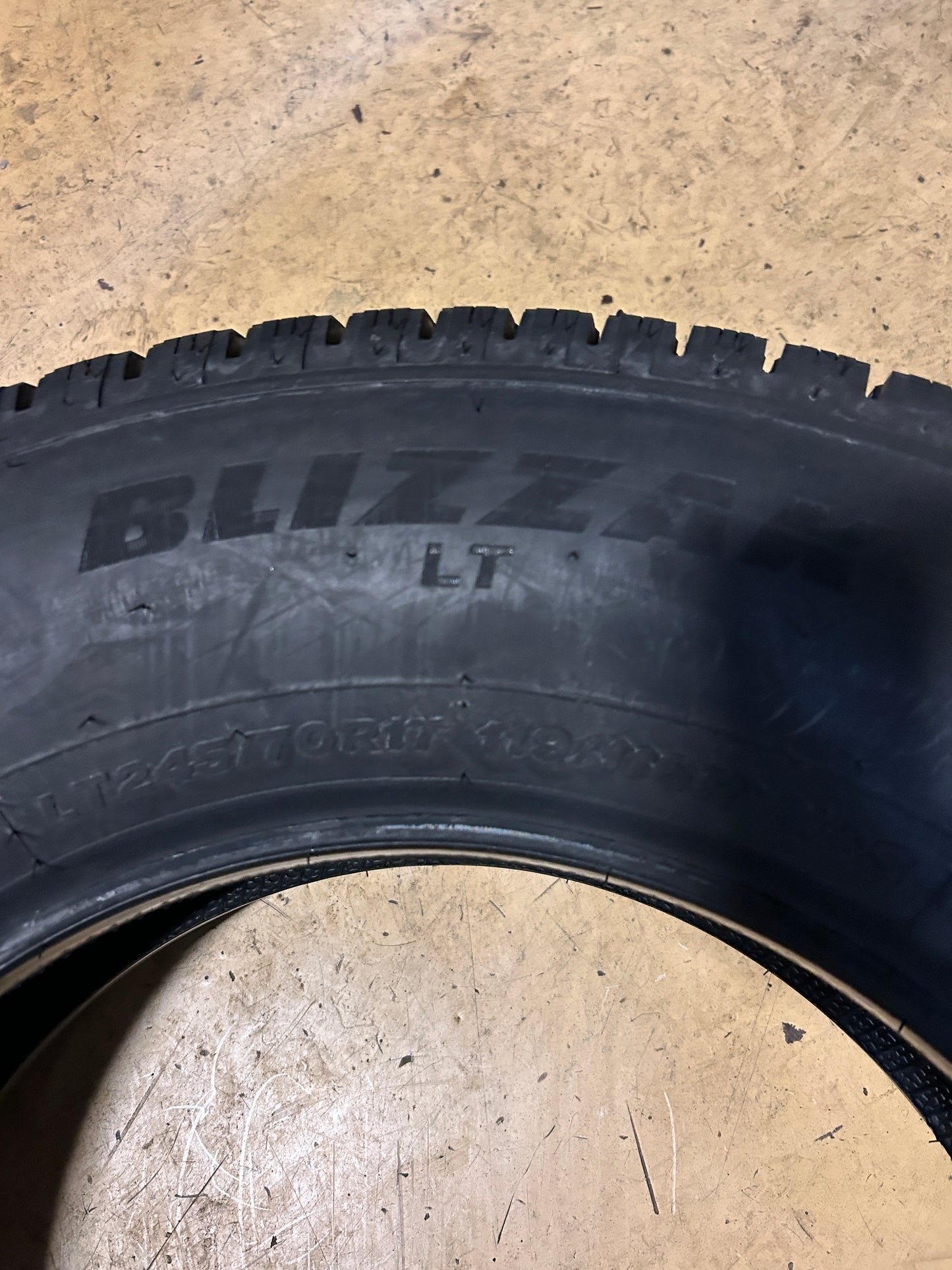 BRIDGESTONE BLIZZAK LT BSW LT 245 70 17 119/116R 10PLY WINTER TIRE 000652