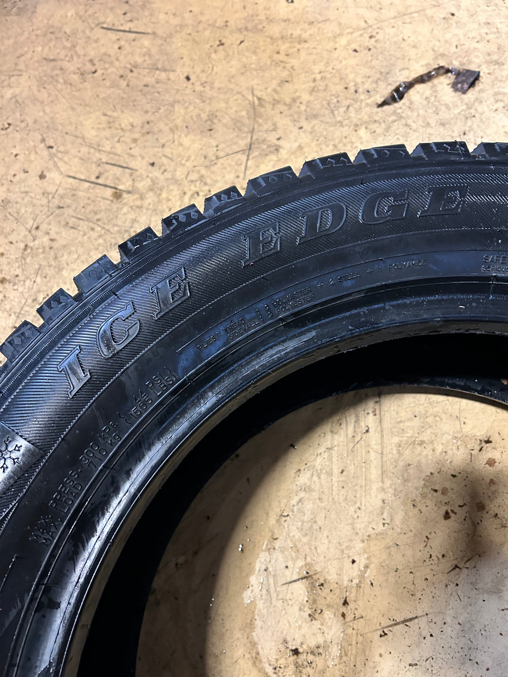 SUMITOMO ICE EDGE BSW P 215 60 17 96T WINTER TIRE EDG79