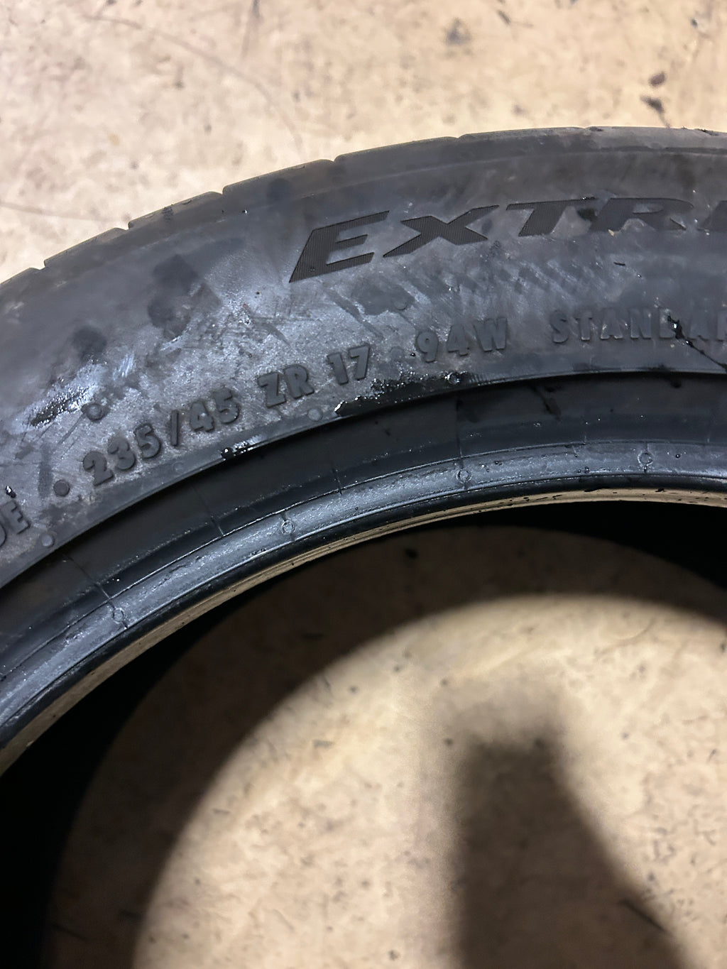 USED 7/32” CONTINENTAL EXTREME CONTACTSPORT 02 P 235 45 17 94W 03125000000