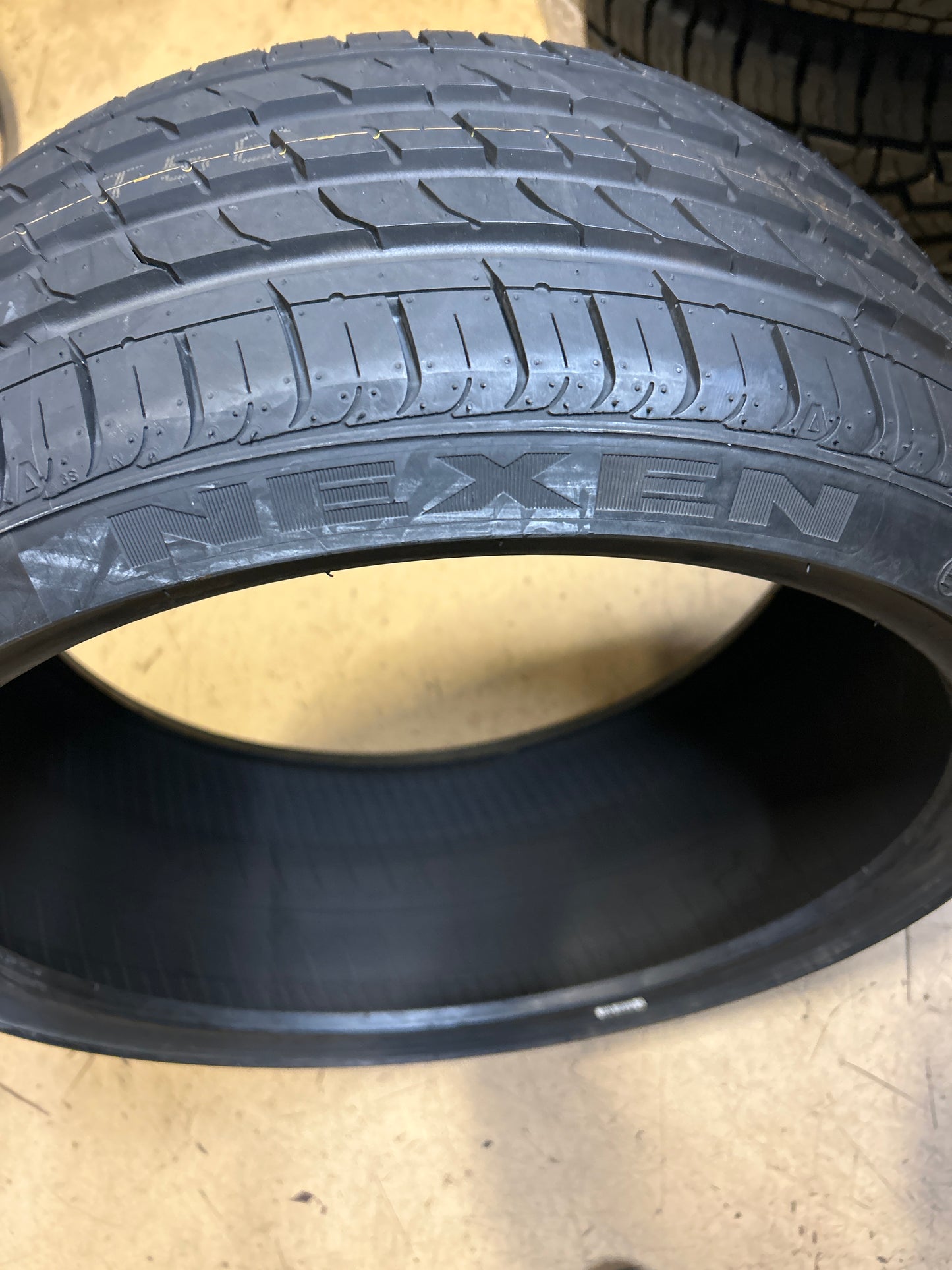 NOS 2 NEXEN NFERA SU1 BSW P 215 35 18 84Y XL UHP TIRE 12348NXK