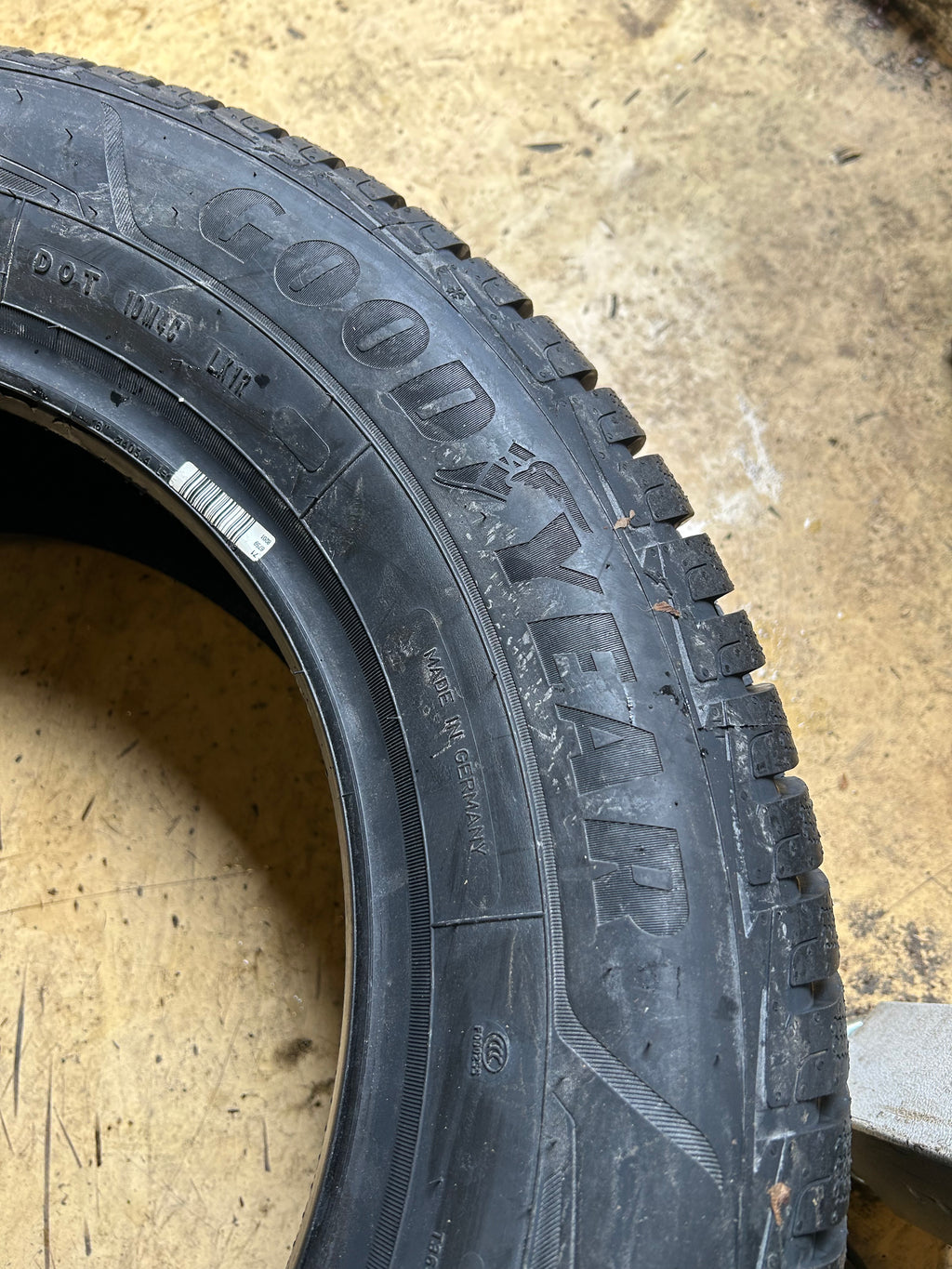 GOODYEAR ULTRA GRIP PERFORMANCE PLUS P 235 60 16 100H WINTER TIRE 117334637