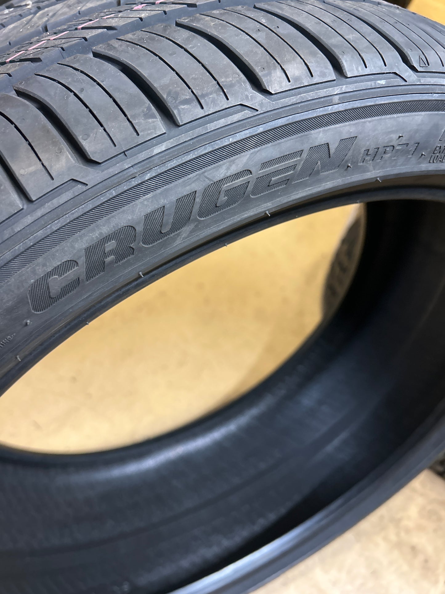 KUMHO CRUGEN HP71 BSW P 265 35 22 102W XL ALL SEASON TIRE 2263793