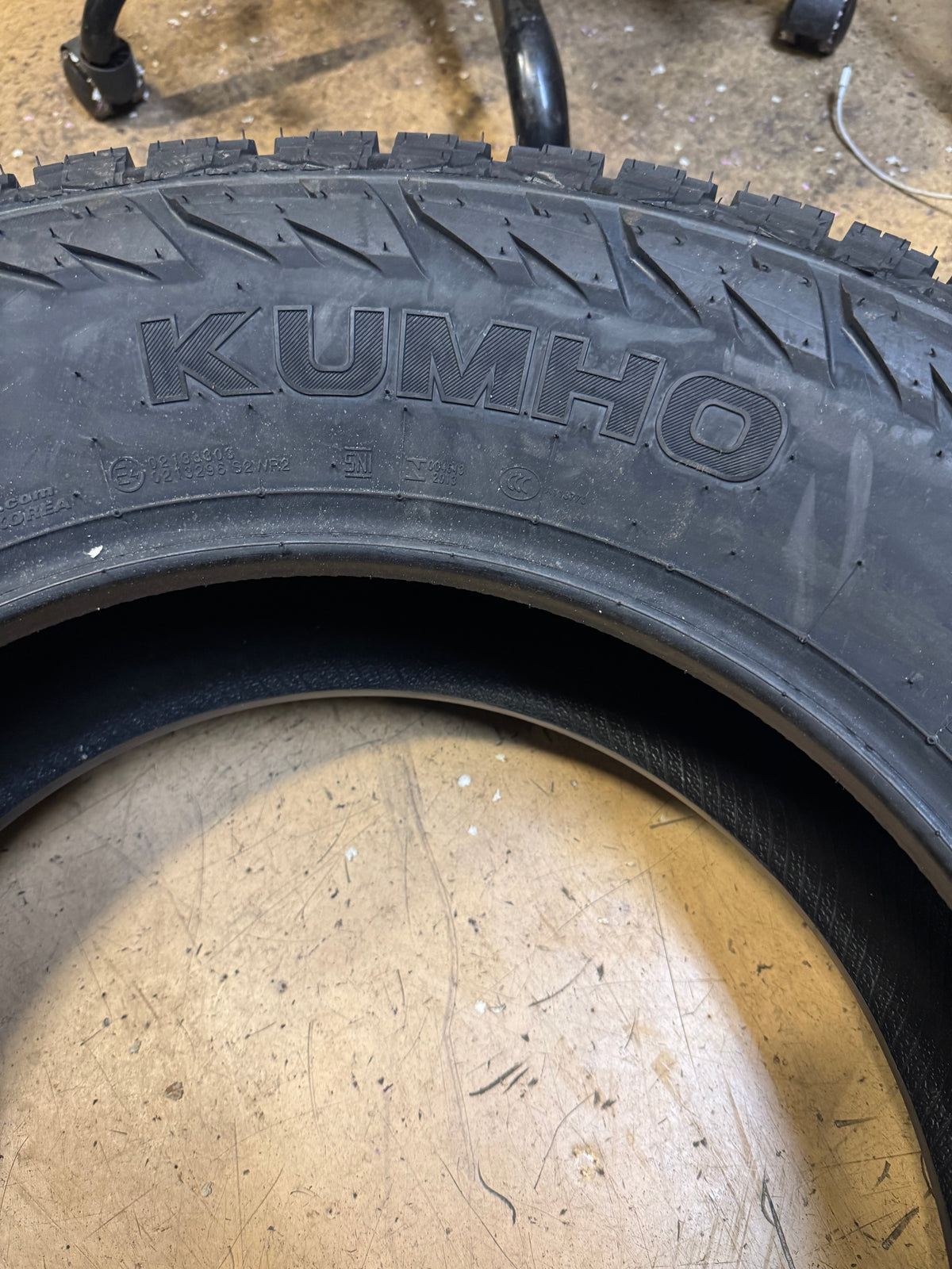 KUMHO ROAD VENTURE AT52 BSW P 275 65 18 116T ALL TERRAIN TIRE 2283803