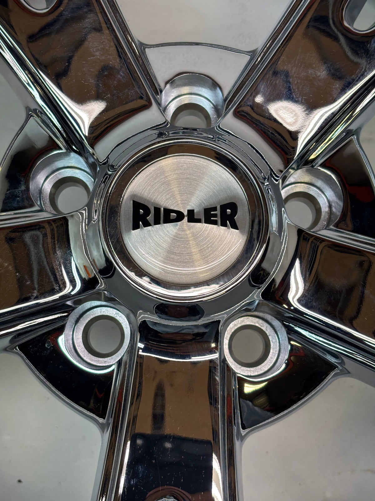 RIDLER CUSTOM WHEELS 606 CHROME WHEEL WITH ALLOY STEE 18 X 8 5x4.75 0 MM OFFSET